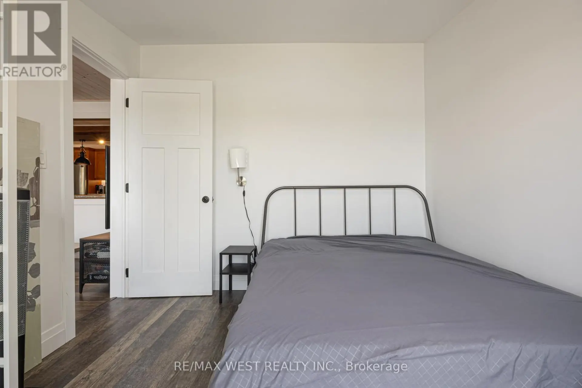 15 MANCHESTER TRAIL - Image 8