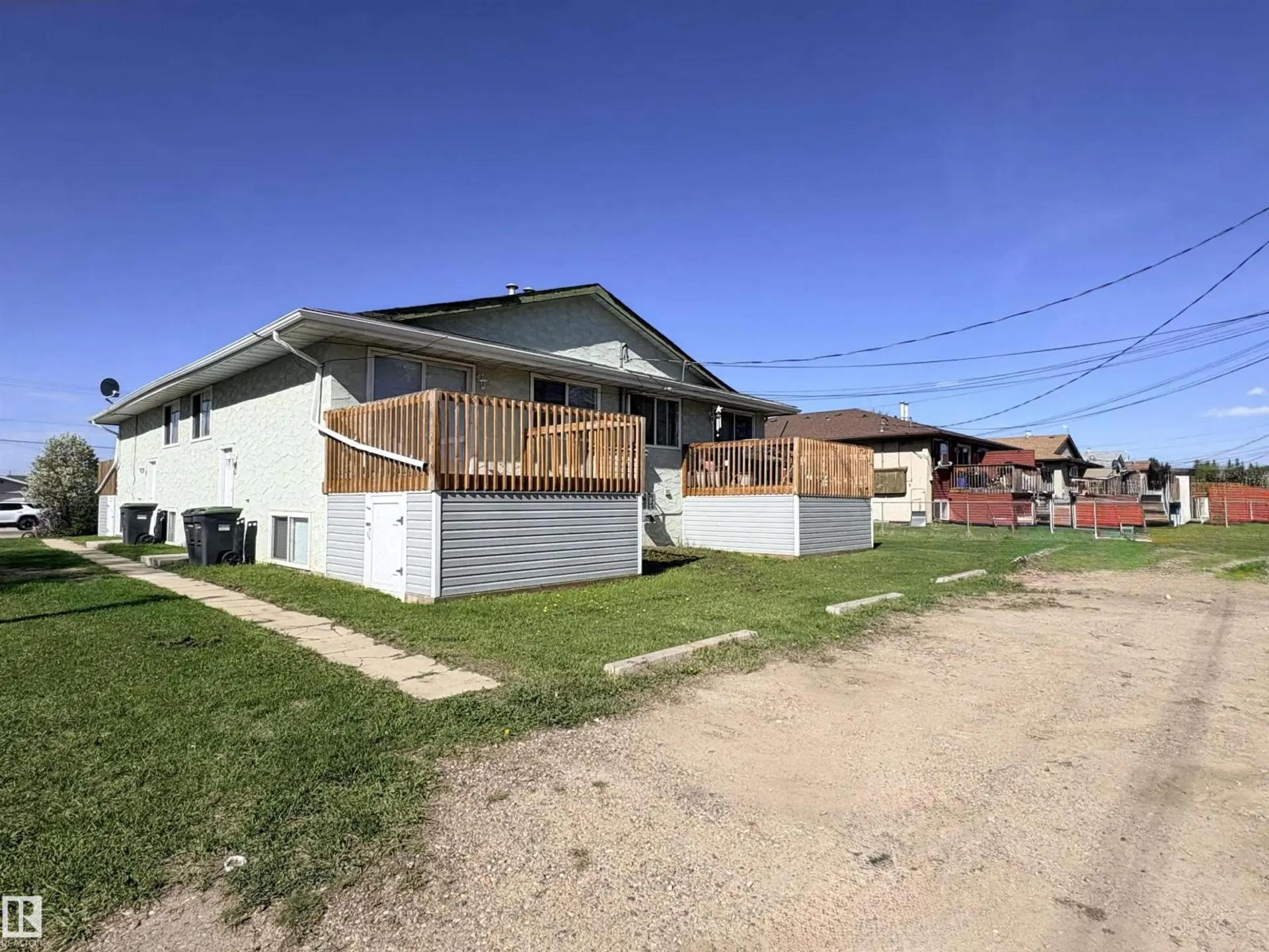 4537 50 AV - Image 3