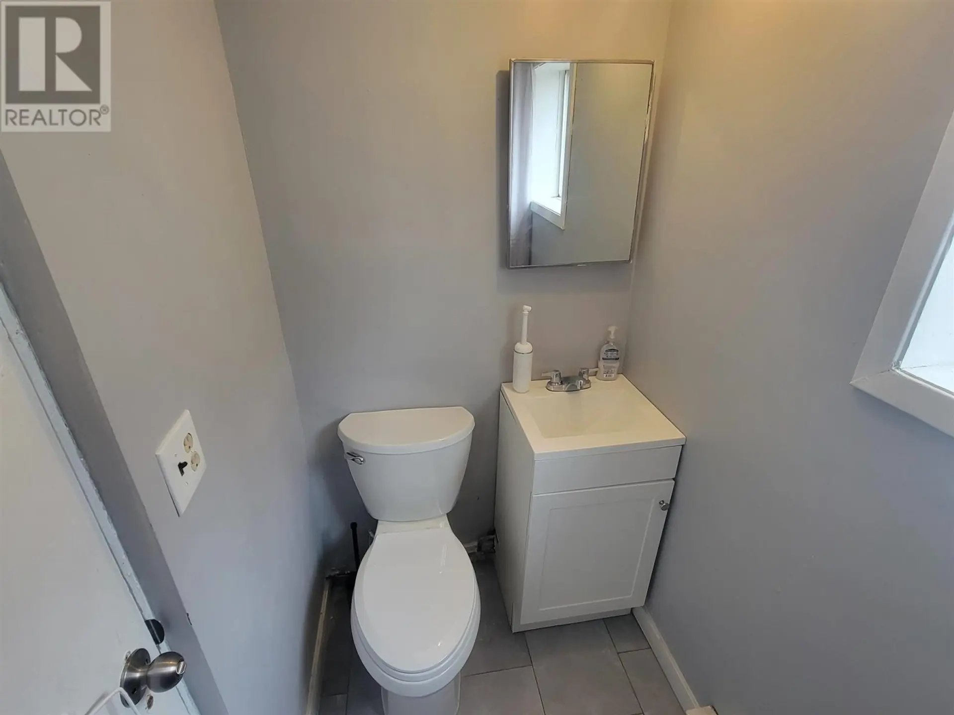 119 Grosvenor AVE - Image 6