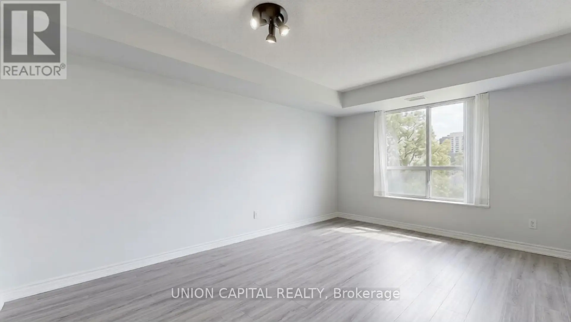 #217 3 ELLESMERE STREET - Image 4