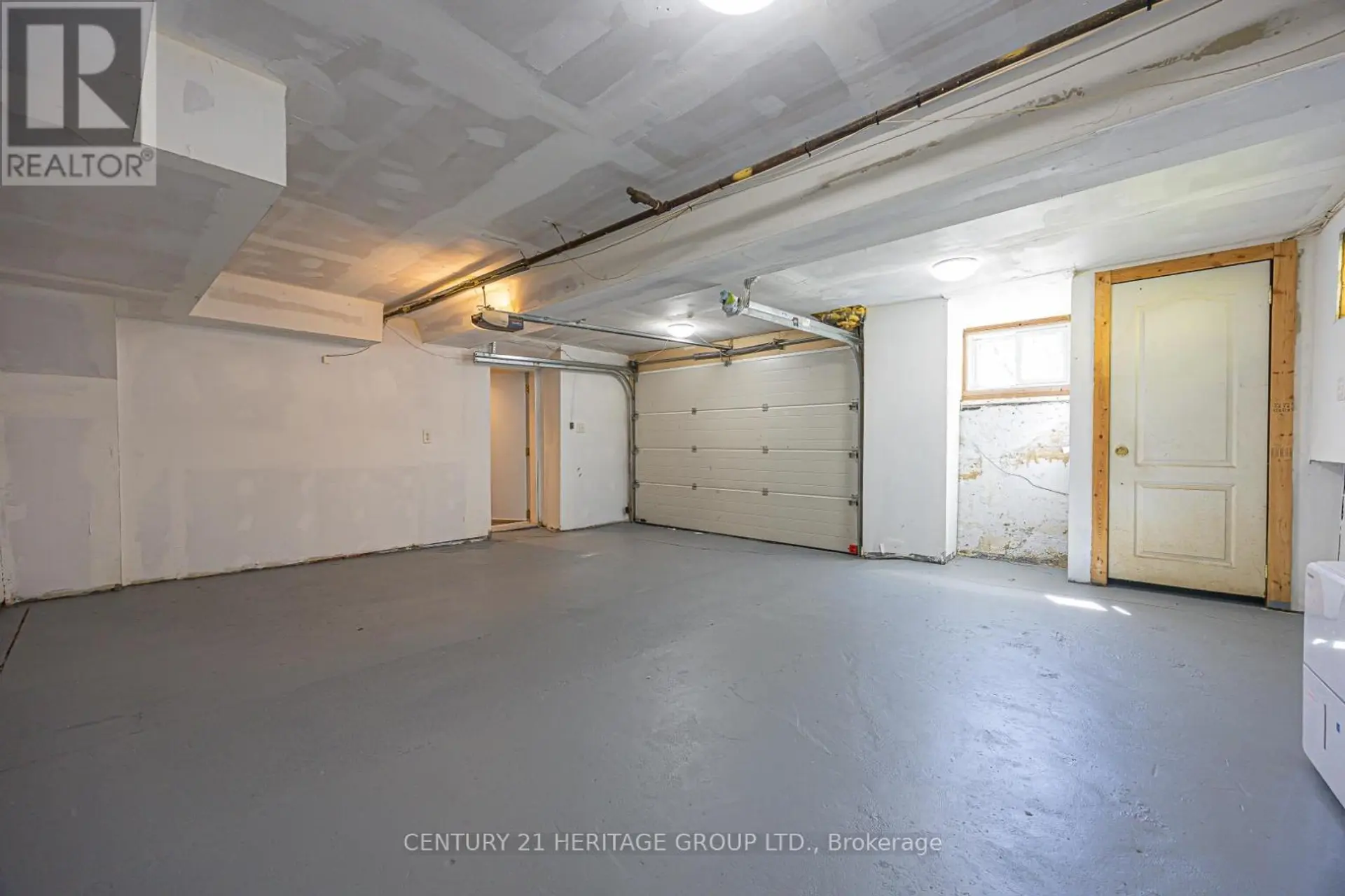 178 MAIN STREET N - Image 13