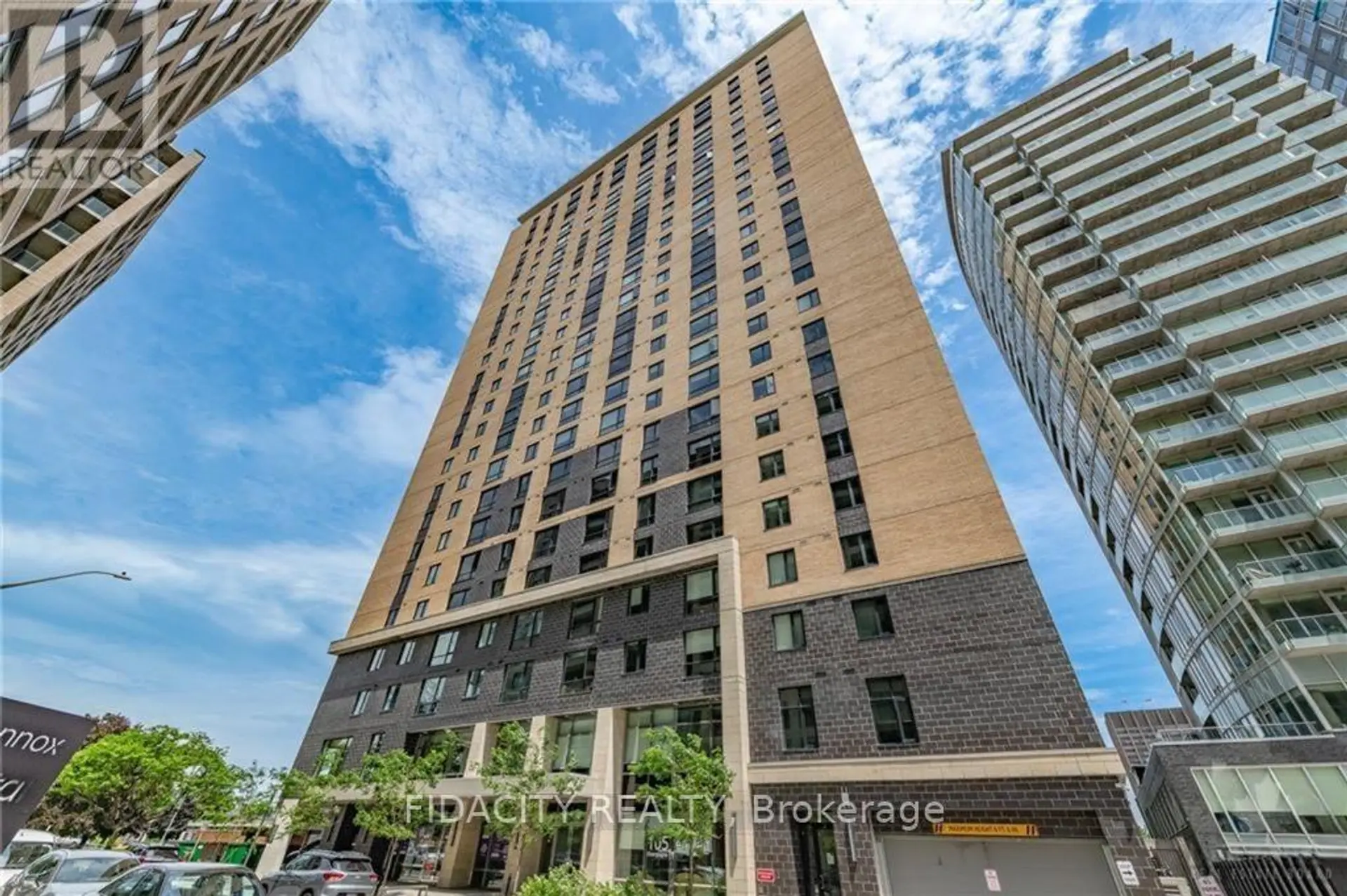 #1615 105 CHAMPAGNE AVENUE S - Image 1