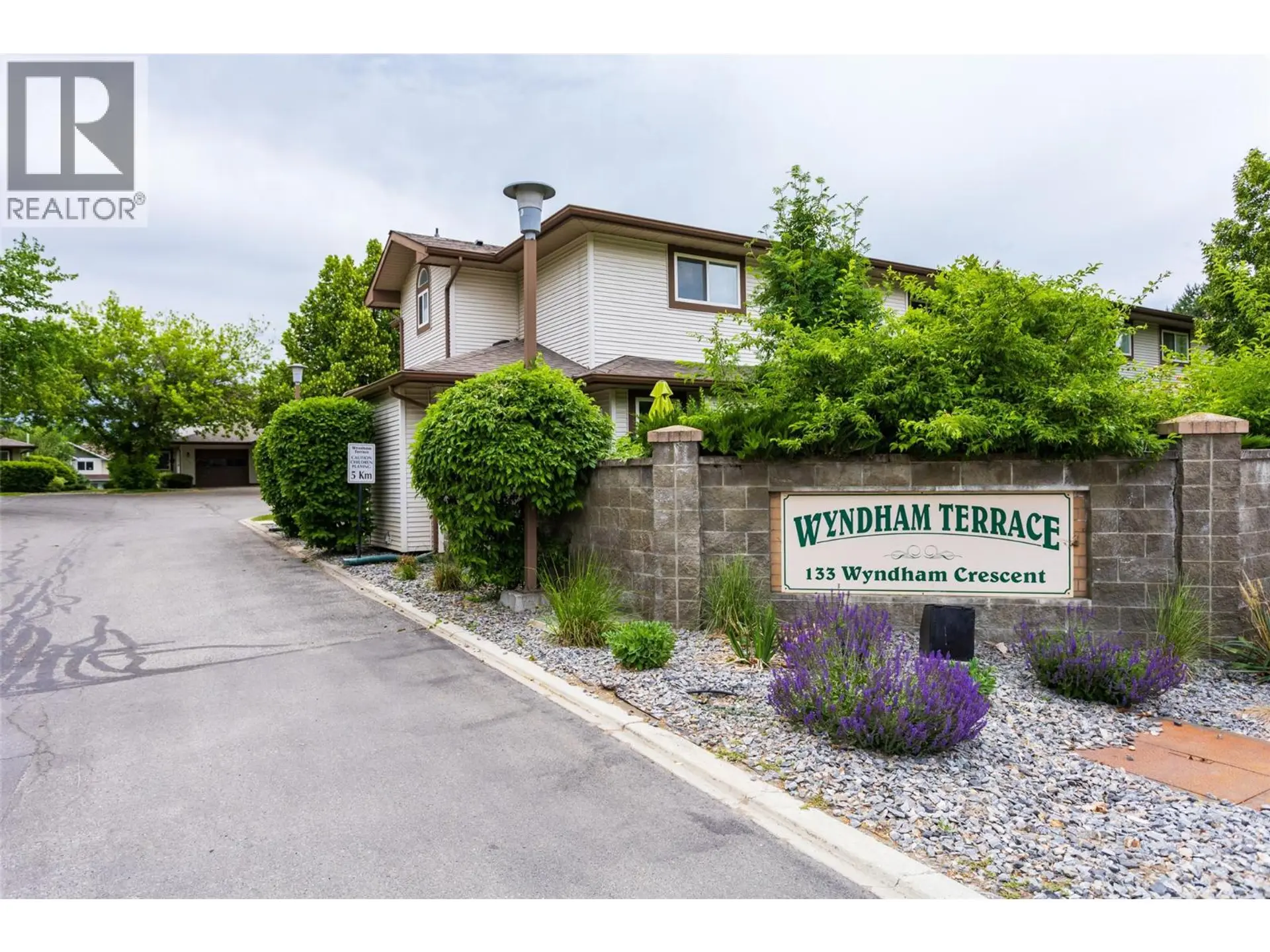 #115 133 Wyndham Crescent - Image 2