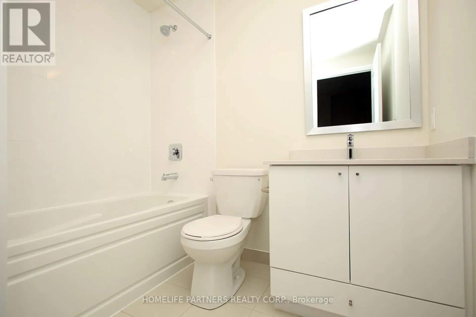 #720 35 WATERGARDEN DRIVE - Image 13