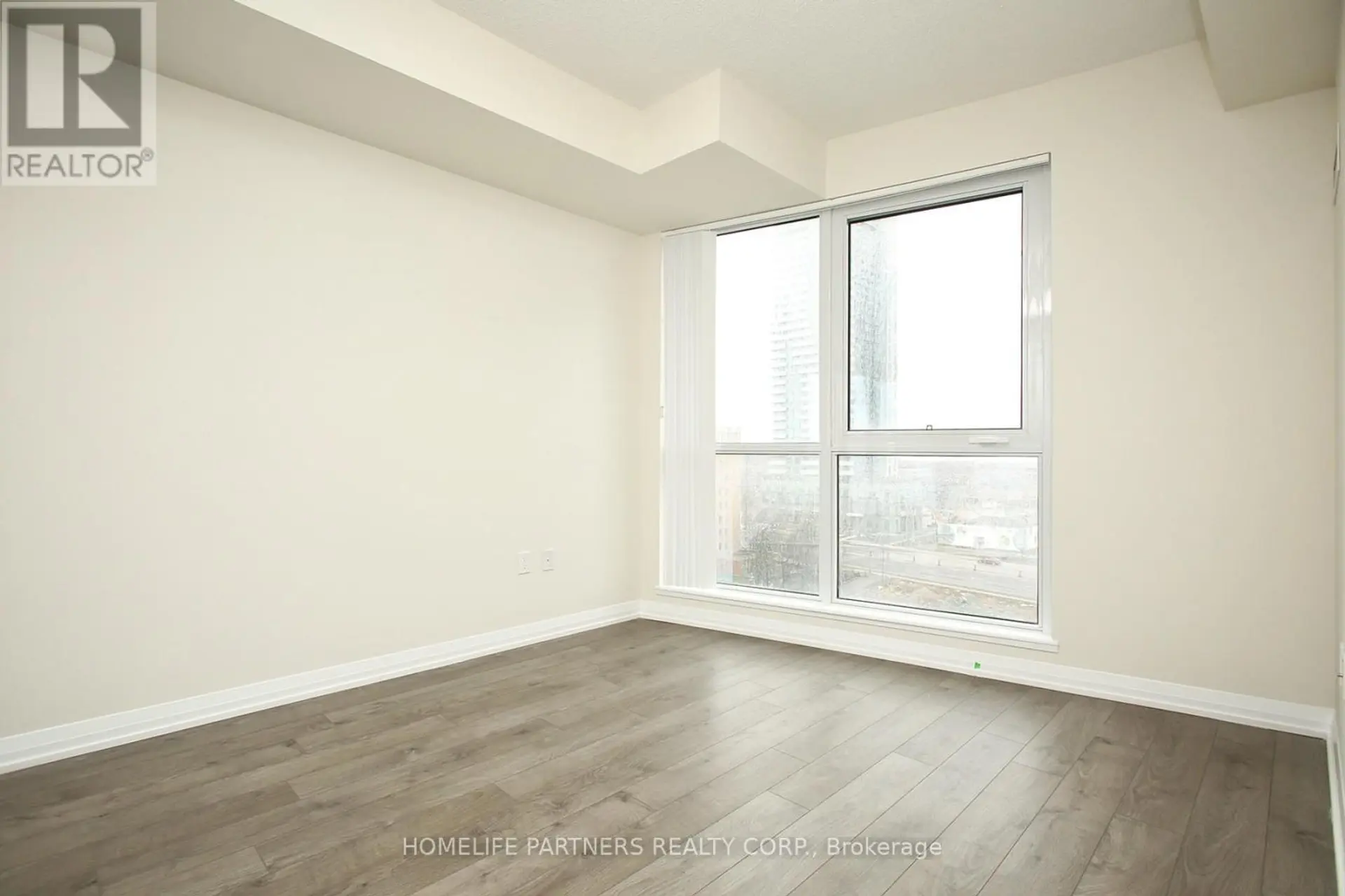 #720 35 WATERGARDEN DRIVE - Image 14