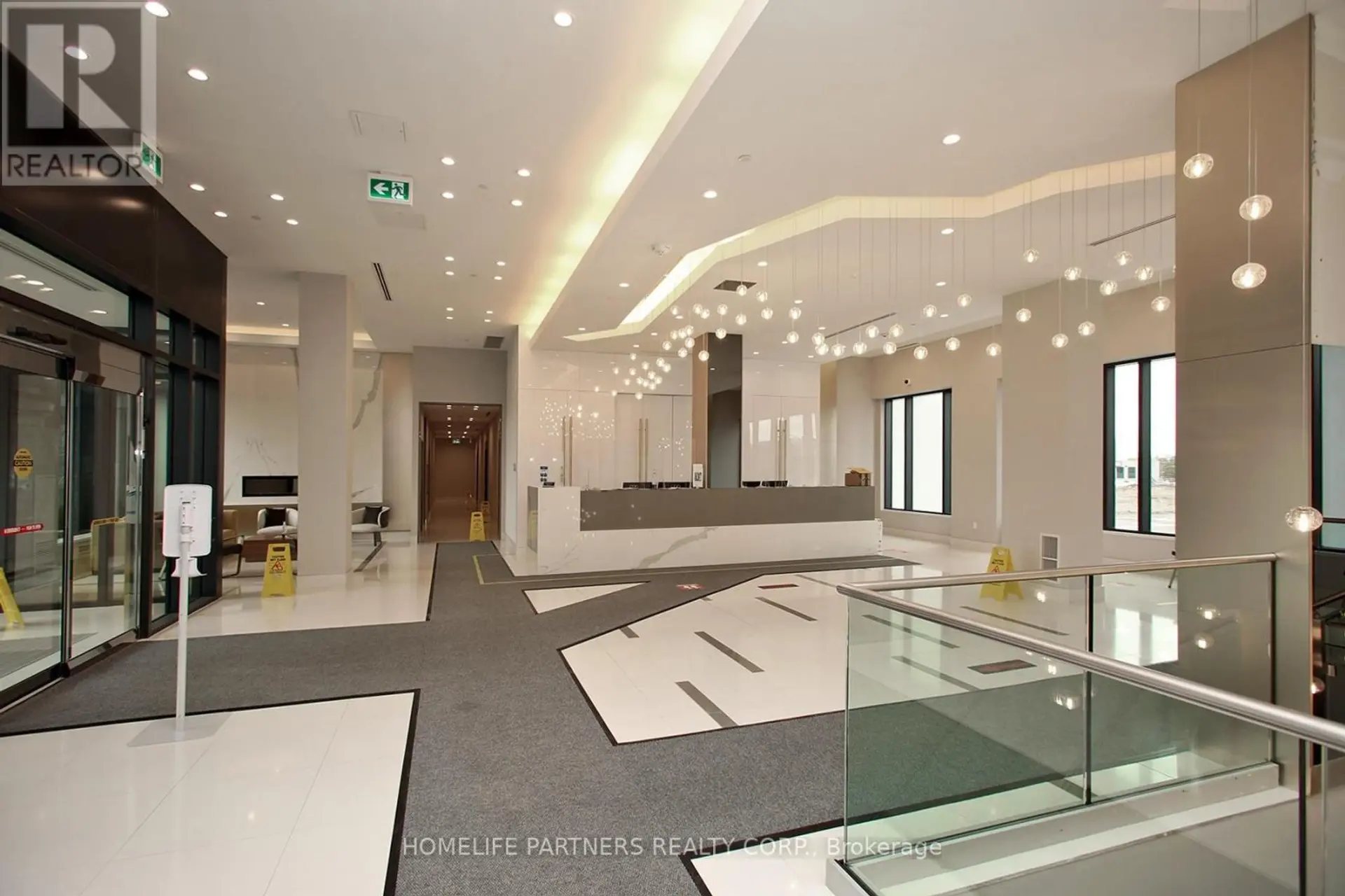 #720 35 WATERGARDEN DRIVE - Image 2