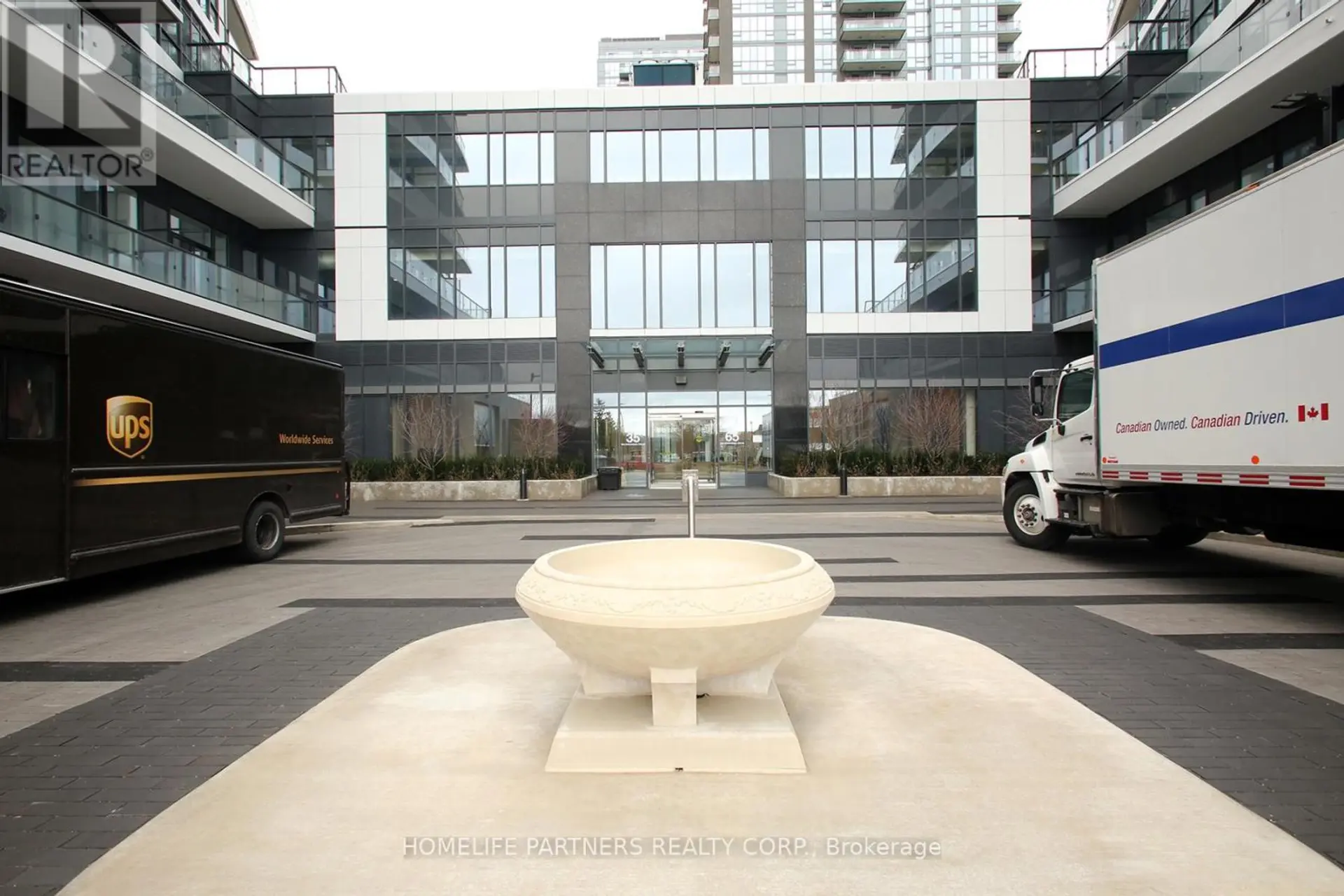#720 35 WATERGARDEN DRIVE - Image 20