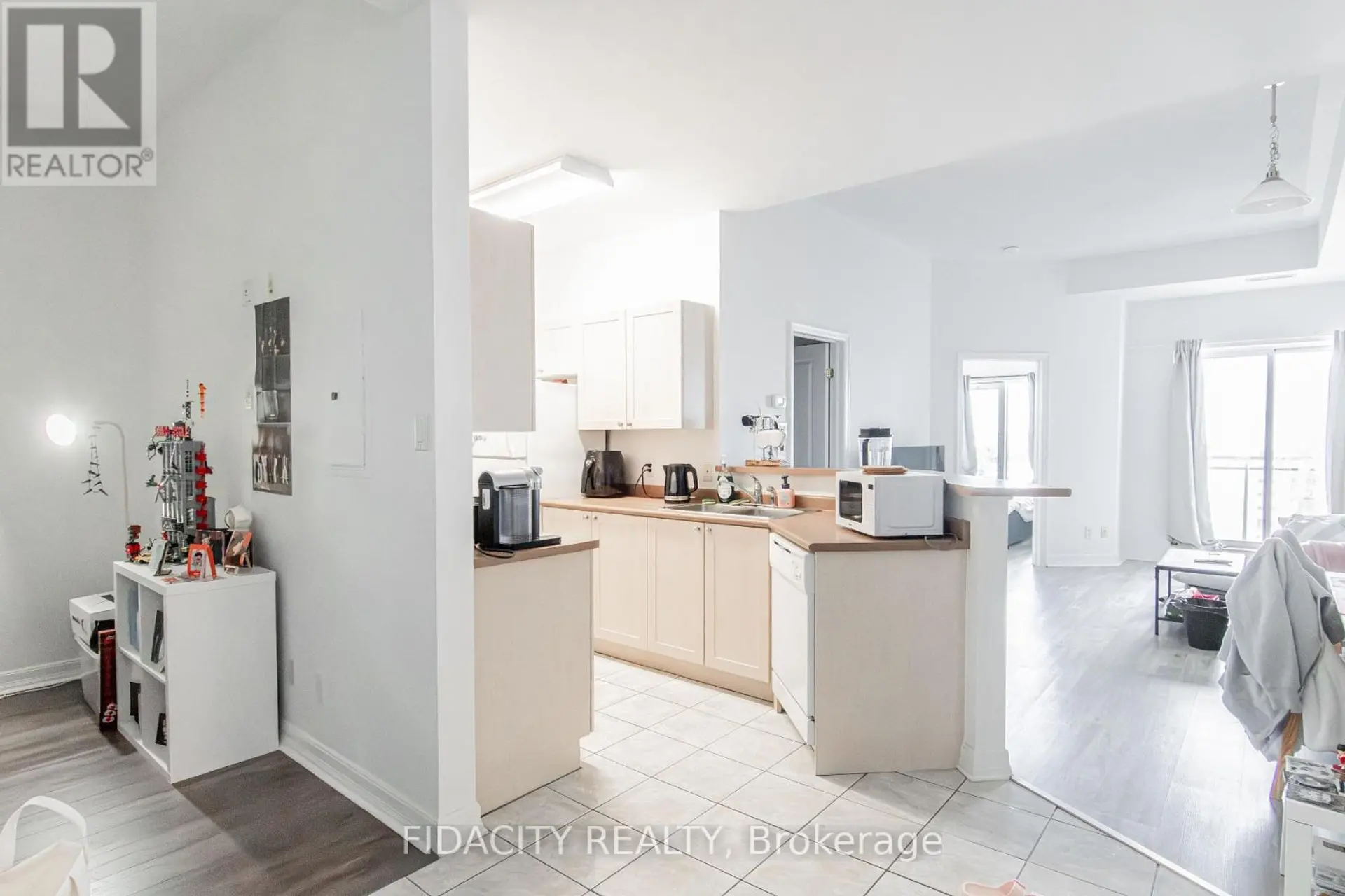 #10M 310 CENTRAL PARK DRIVE - Image 4