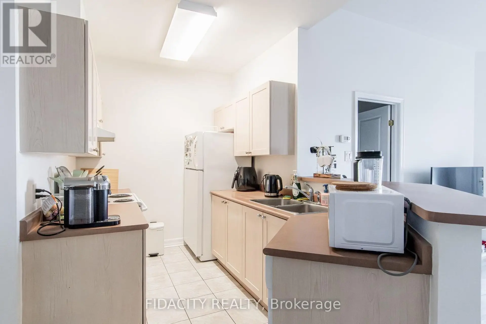 #10M 310 CENTRAL PARK DRIVE - Image 5
