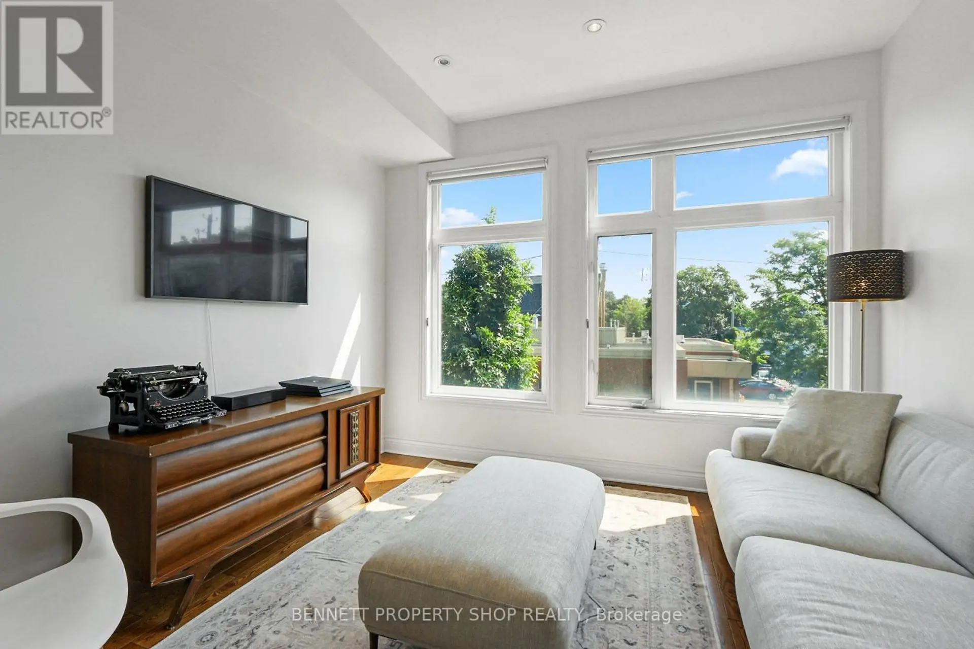 288 CAMBRIDGE STREET N - Image 3
