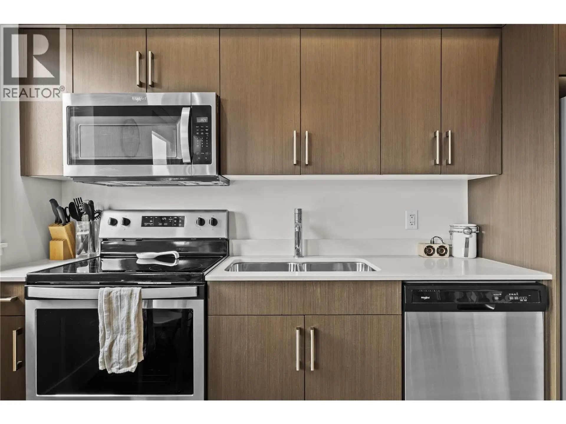 #426 925 Leon Avenue - Image 6