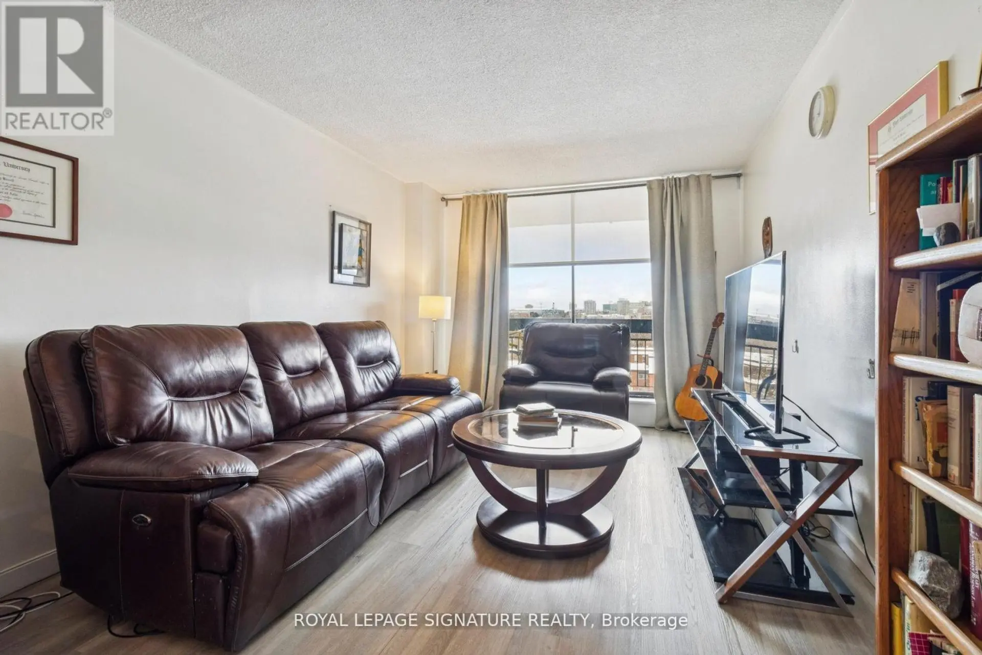 #720 4645 JANE STREET - Image 1