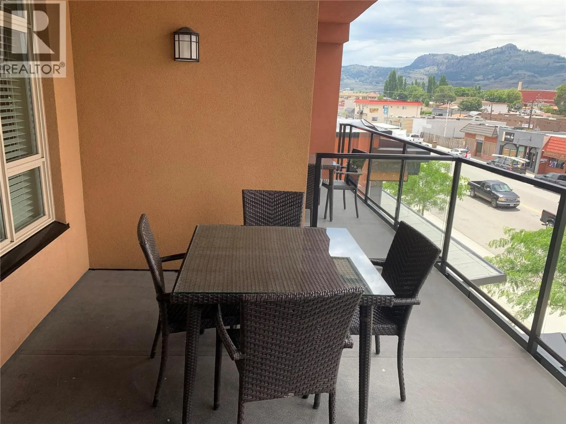 #419 15 PARK Place - Image 2
