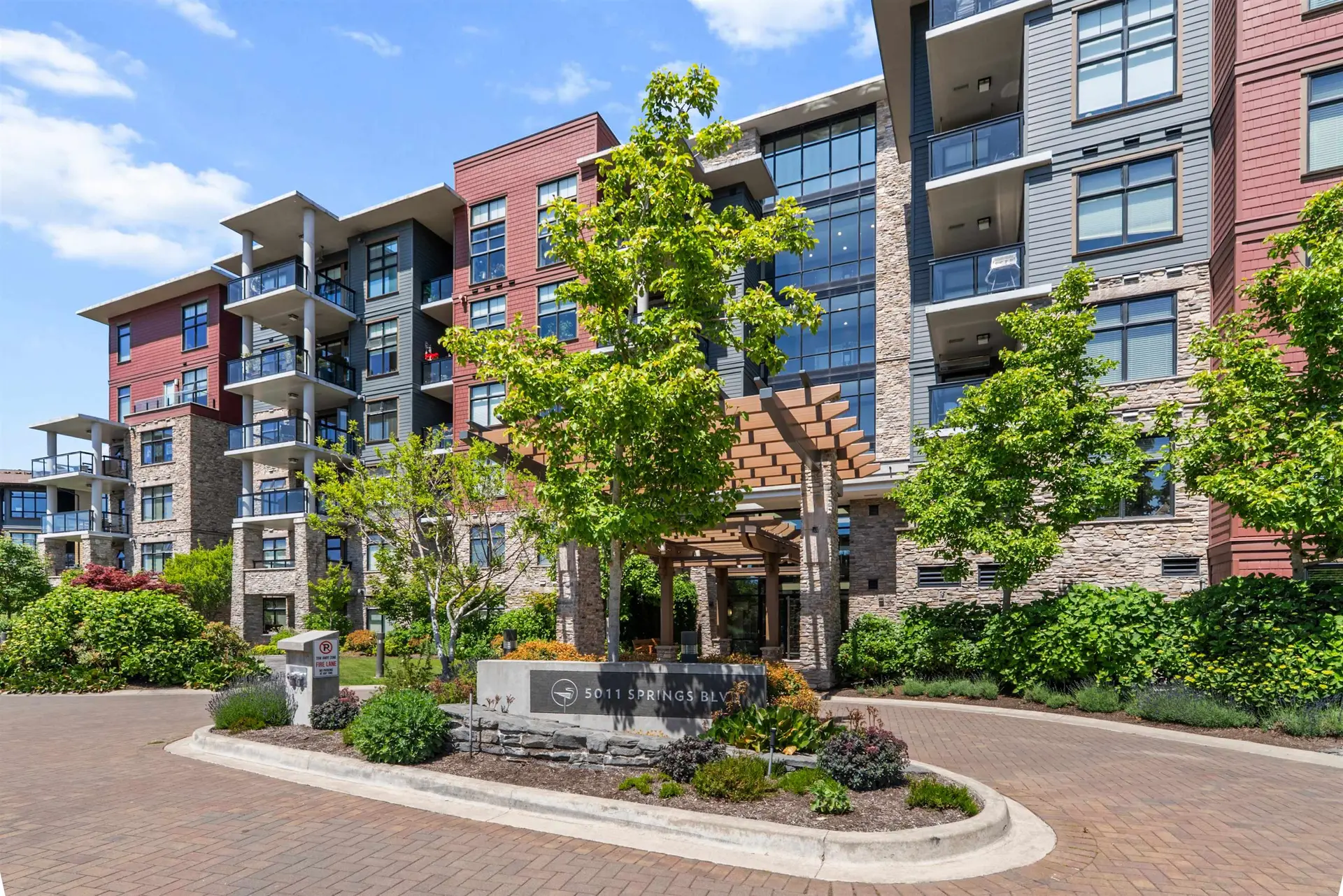 #102 5011 Springs Boulevard - Image 2