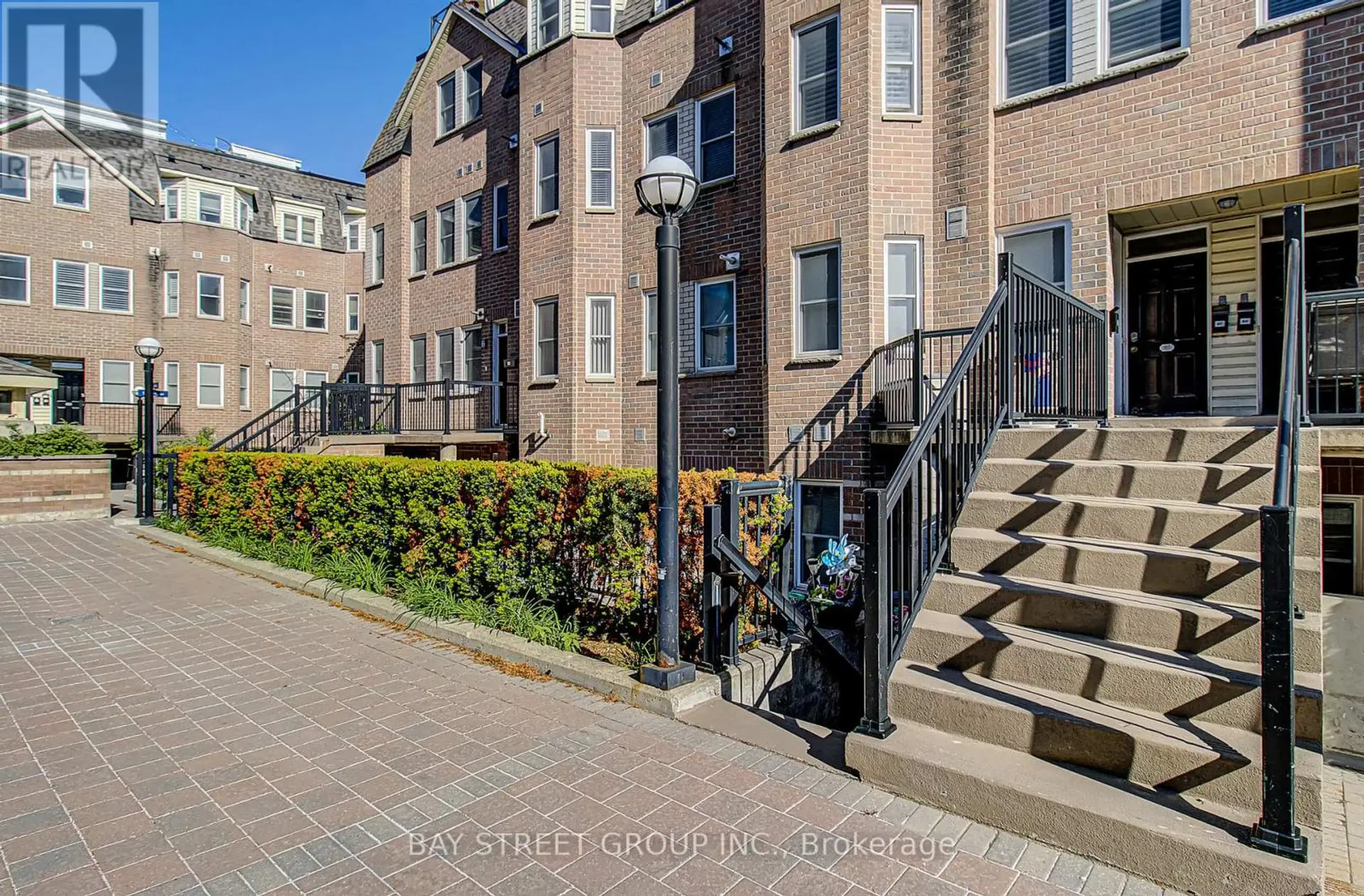 #87 760 LAWRENCE AVENUE SW - Image 1