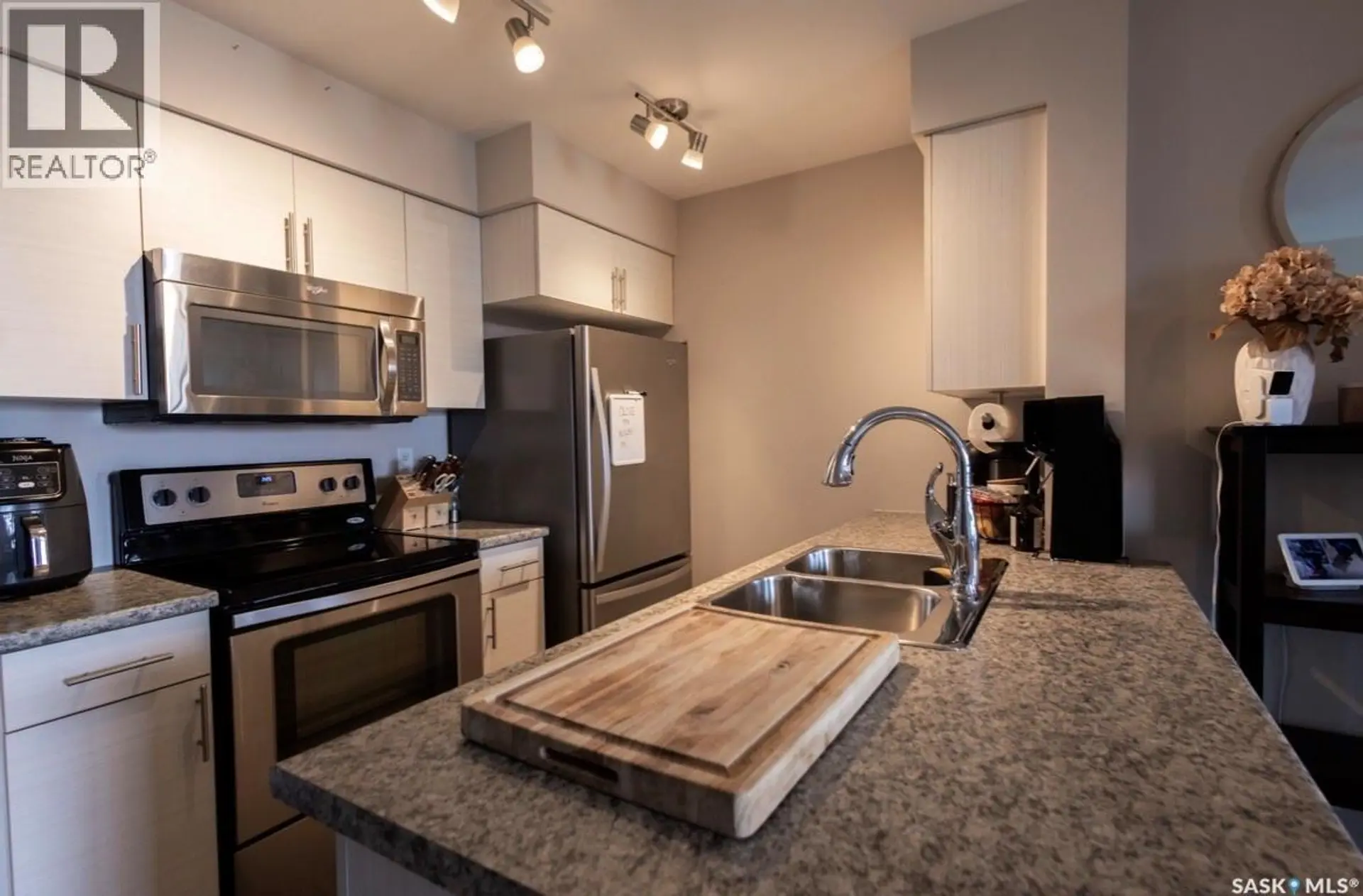 #2303 5500 Mitchinson WAY - Image 4