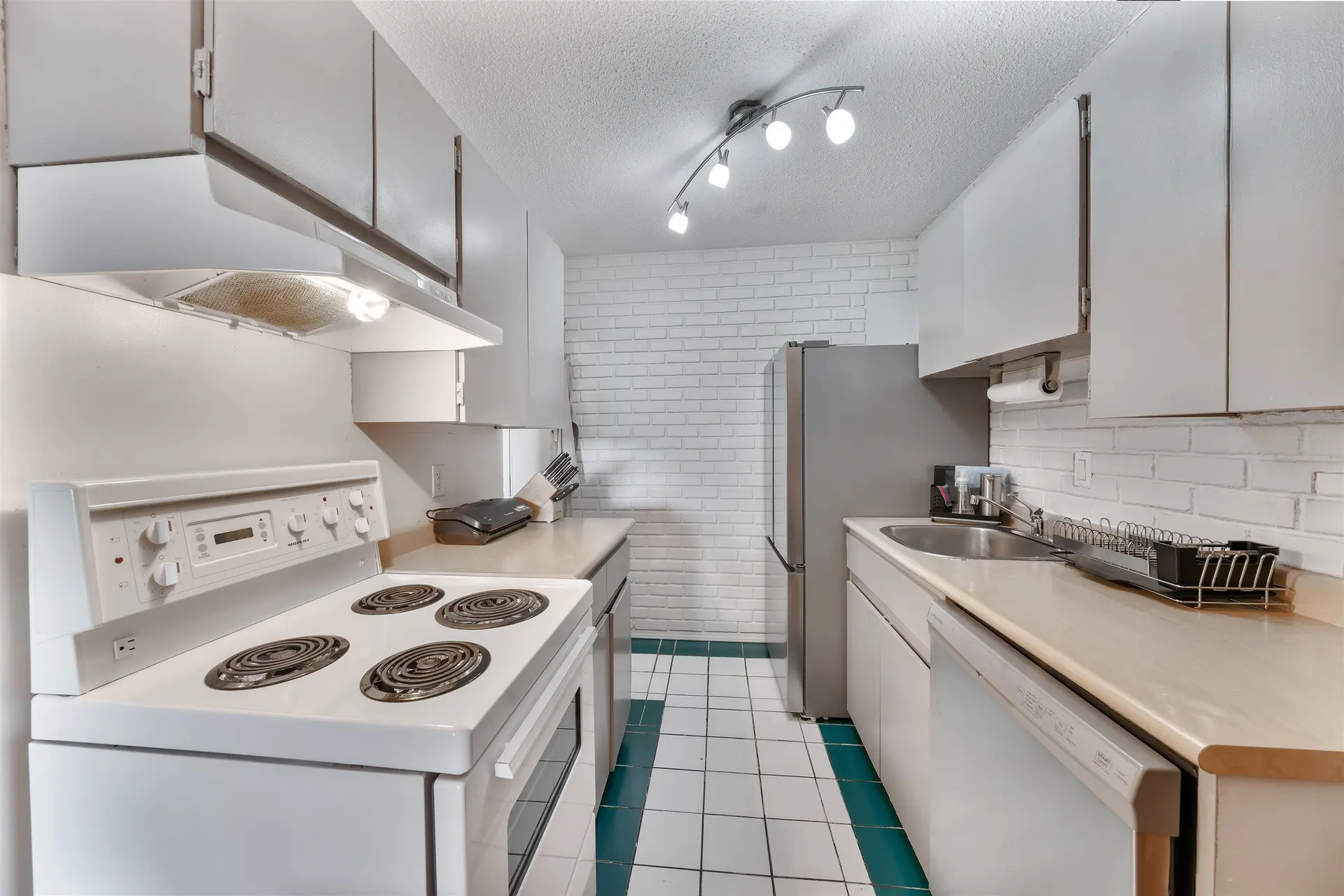 #203 211 W 3rd Street - Image 2