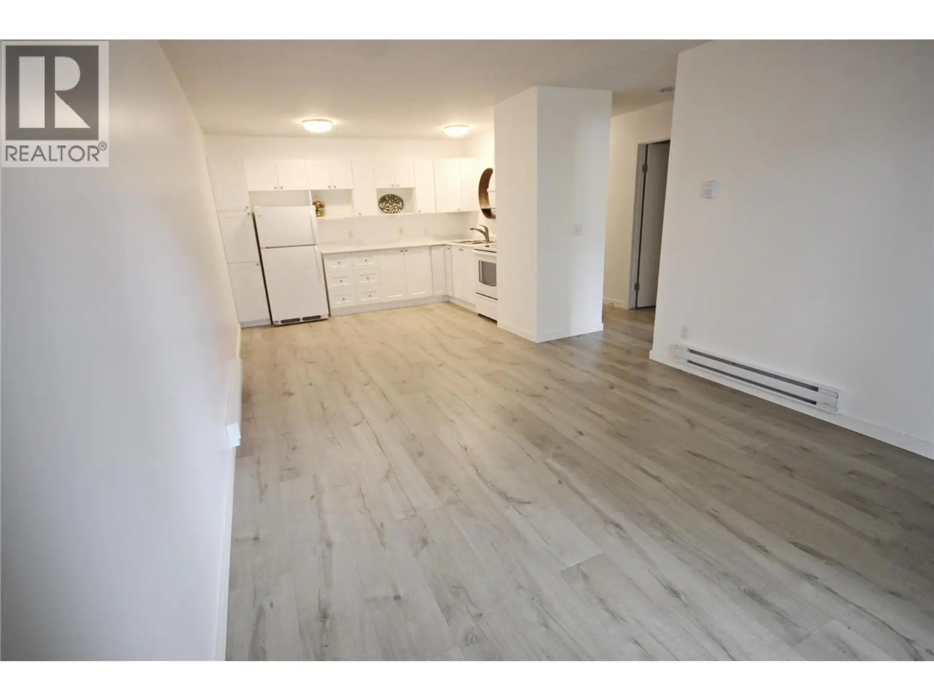 #402 150 Skaha Place - Image 4