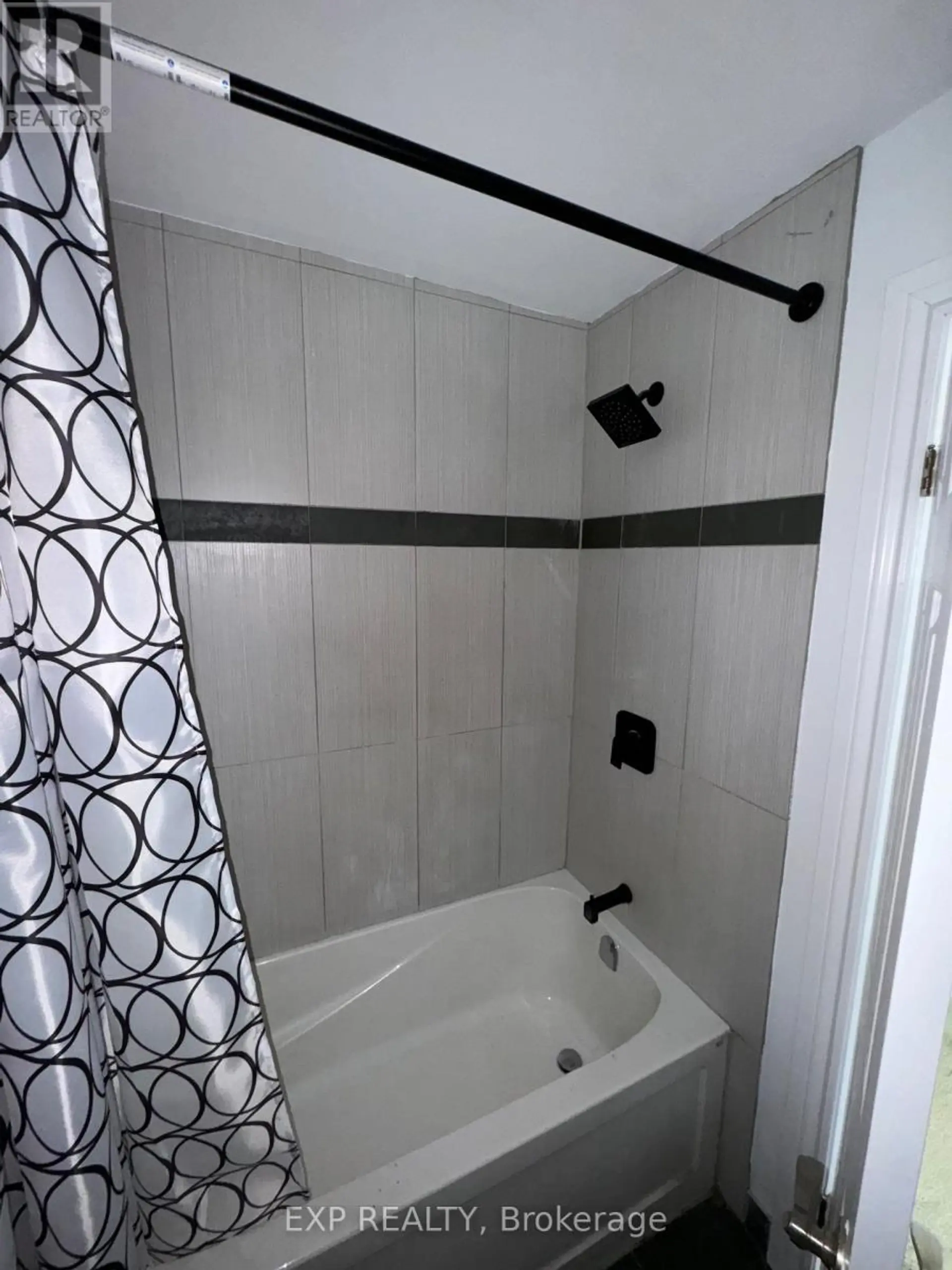 42 MANHATTAN CRESCENT - Image 11