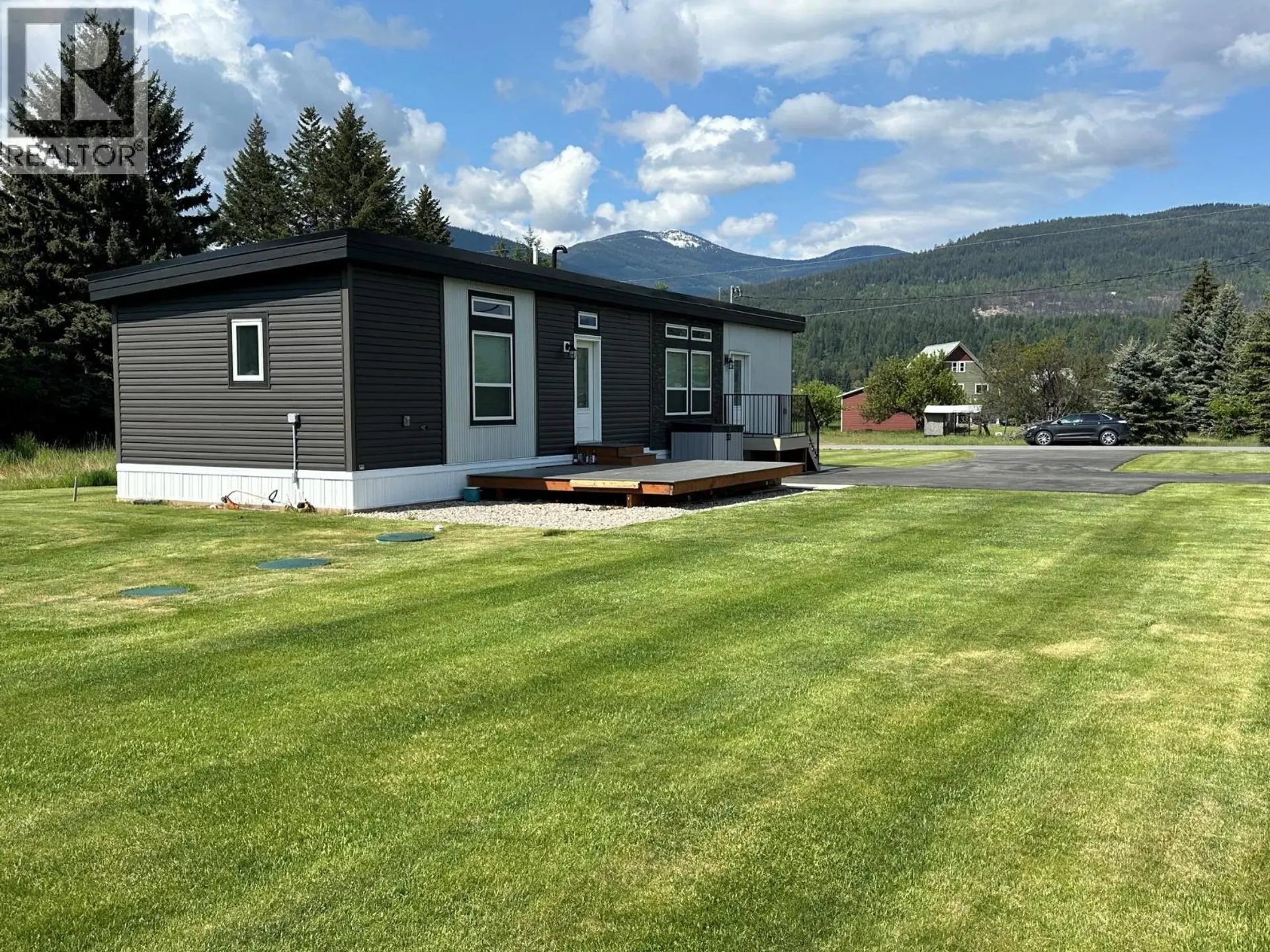 Property at 928 Waterloo Crescent, Castlegar, BC