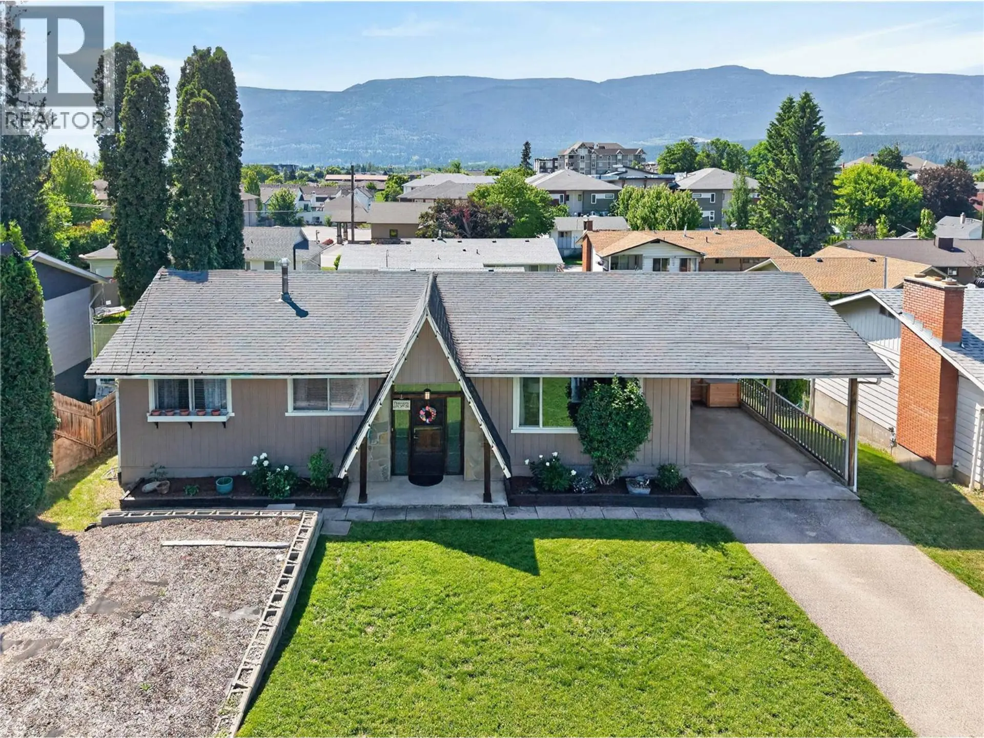 Property at 691 3 Street, Salmon Arm, BC