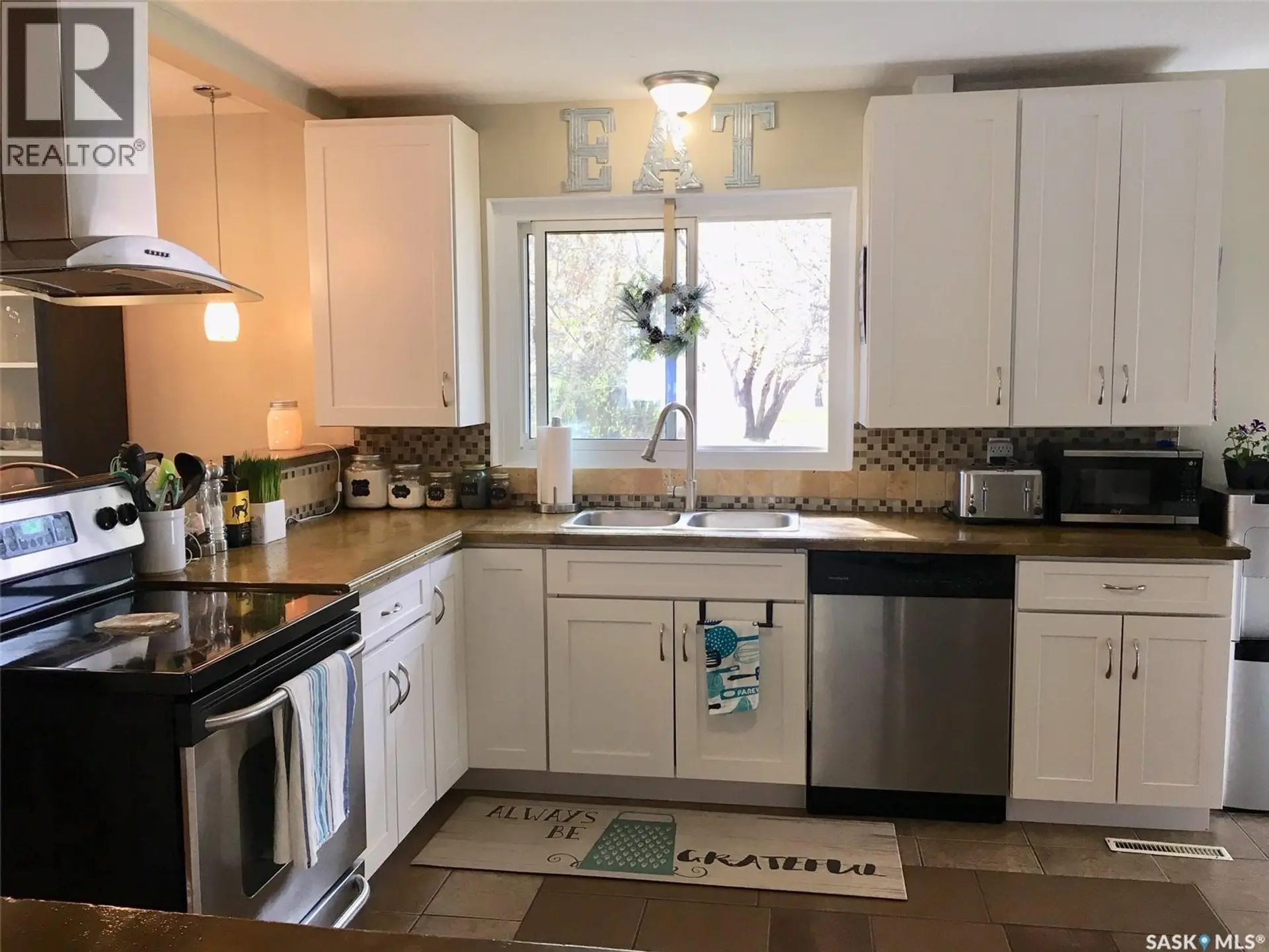 114 Gladstone AVENUE S - Image 4