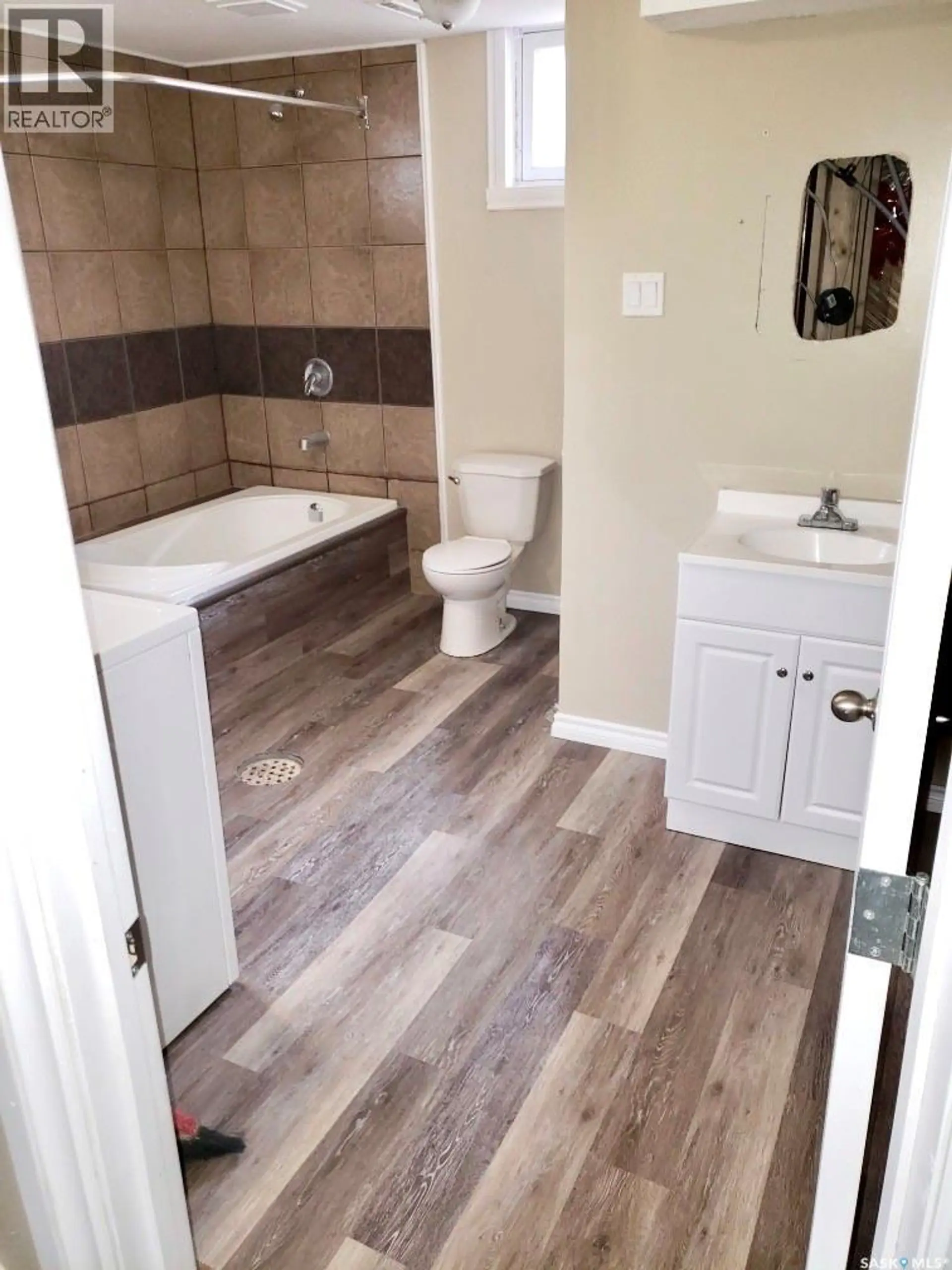 114 Gladstone AVENUE S - Image 15