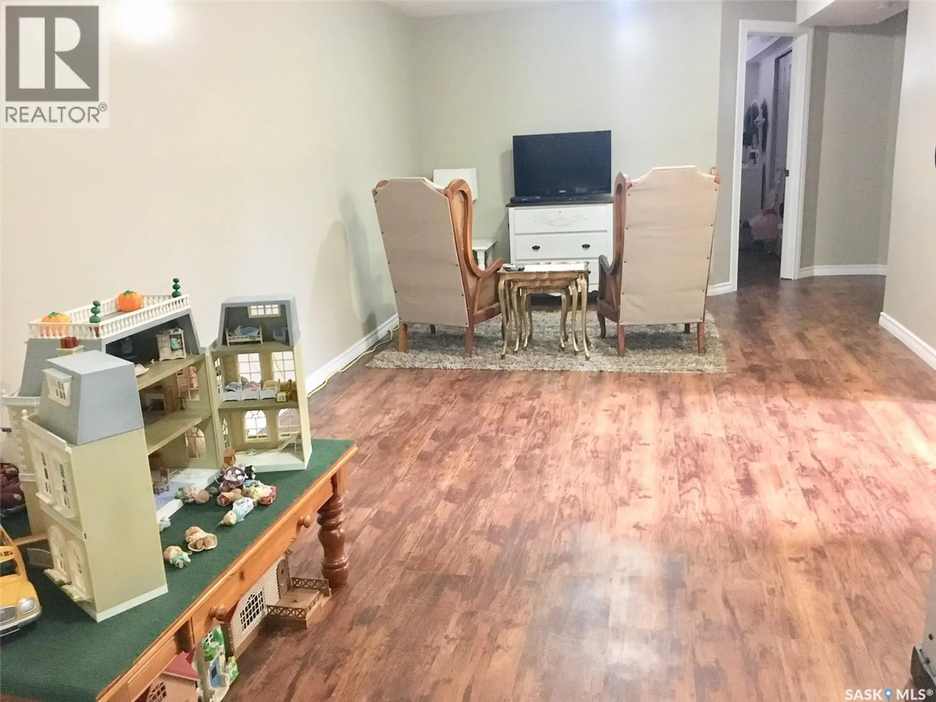 114 Gladstone AVENUE S - Image 12