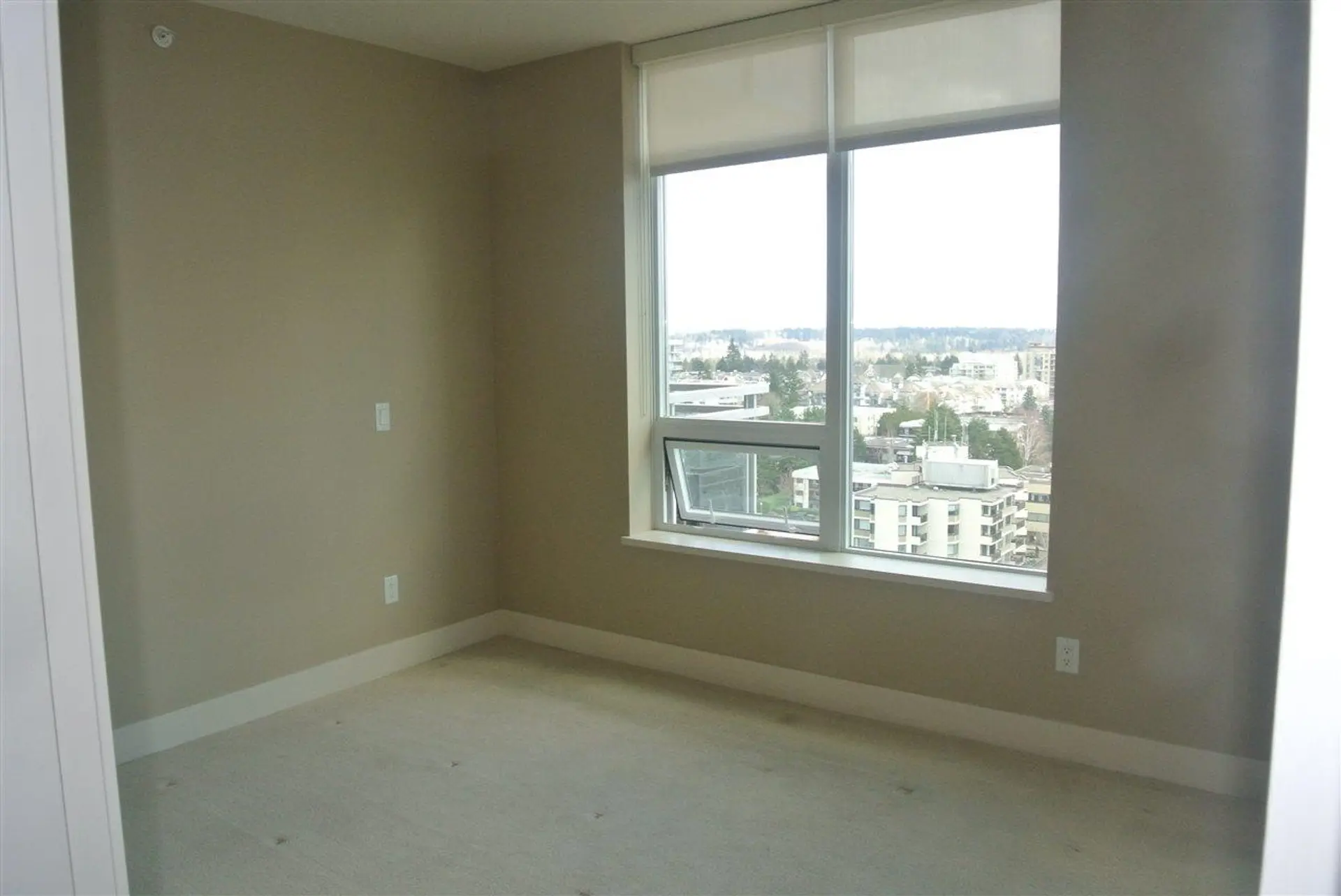 #1407 15152 Russell Avenue - Image 6