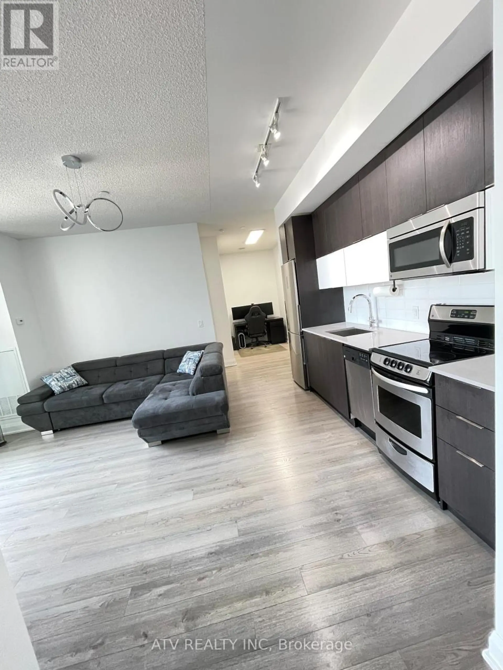 #309 56 ANNIE CRAIG DRIVE - Image 1
