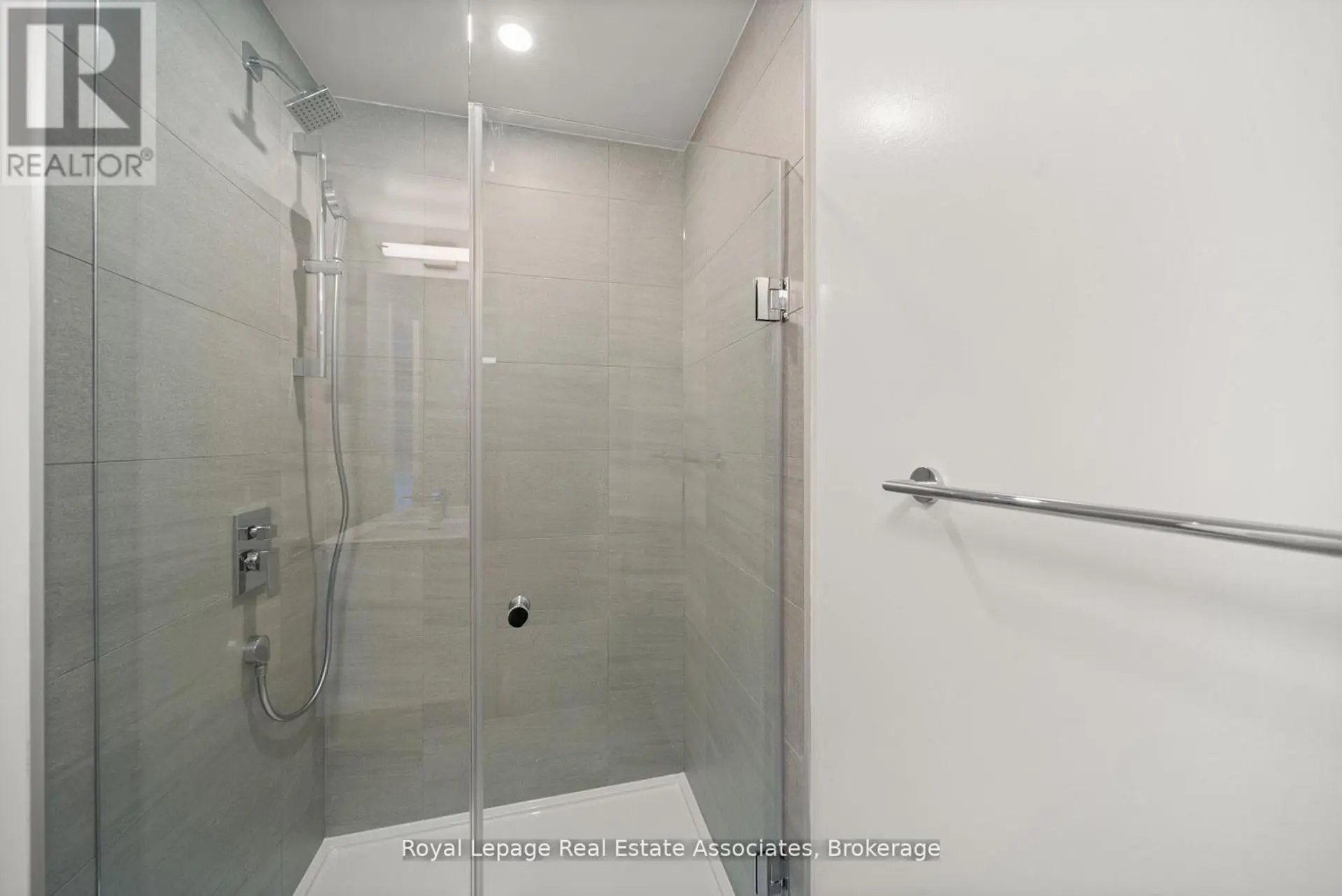 #1004 1 QUARRINGTON LANE - Image 11