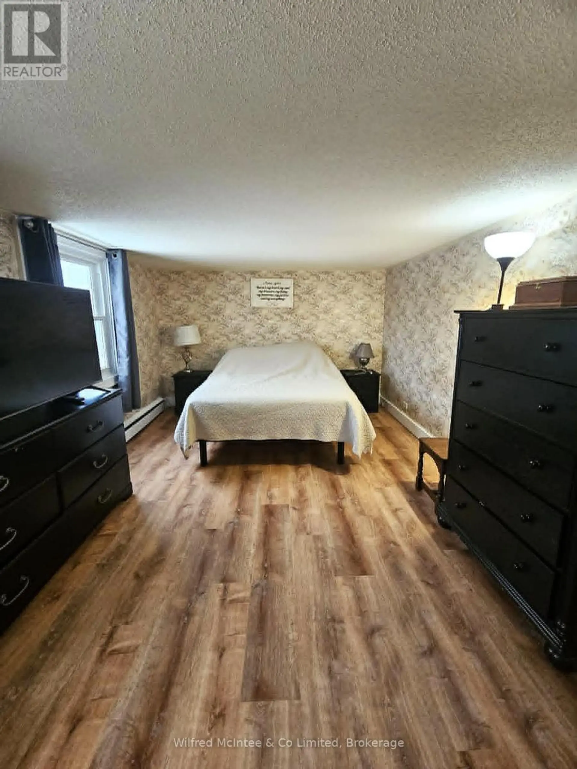 958 6TH AVENUE W - Image 13