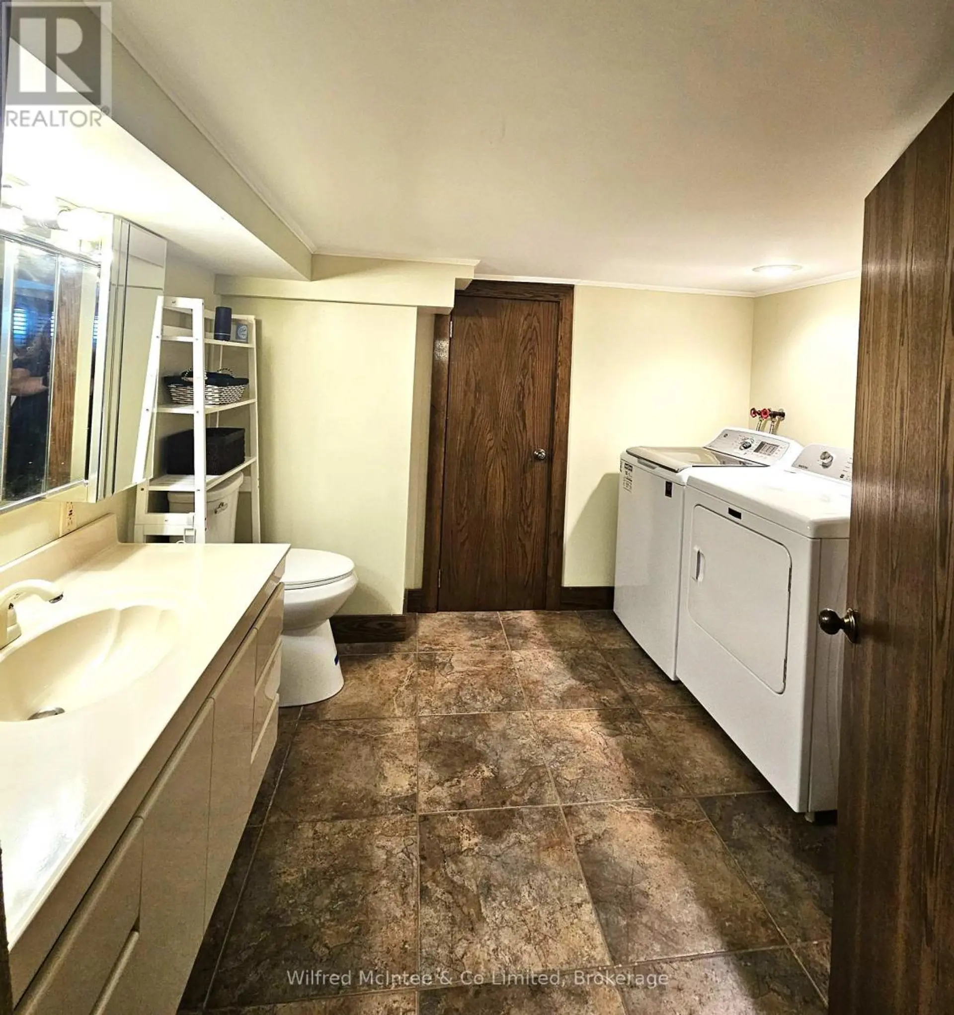 958 6TH AVENUE W - Image 15