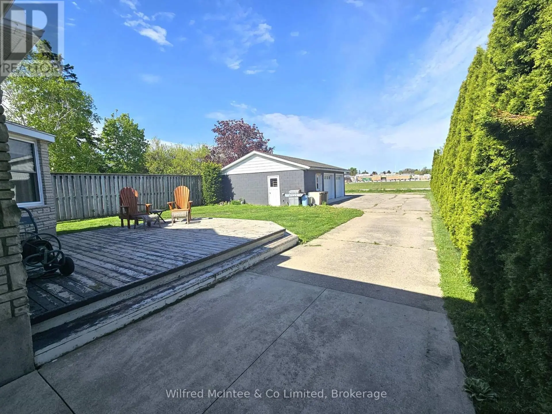 958 6TH AVENUE W - Image 17