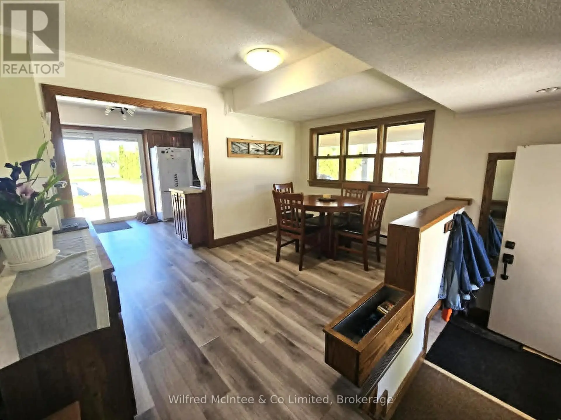 958 6TH AVENUE W - Image 6