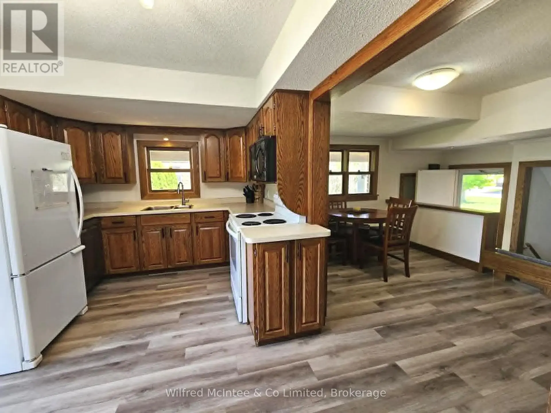 958 6TH AVENUE W - Image 7