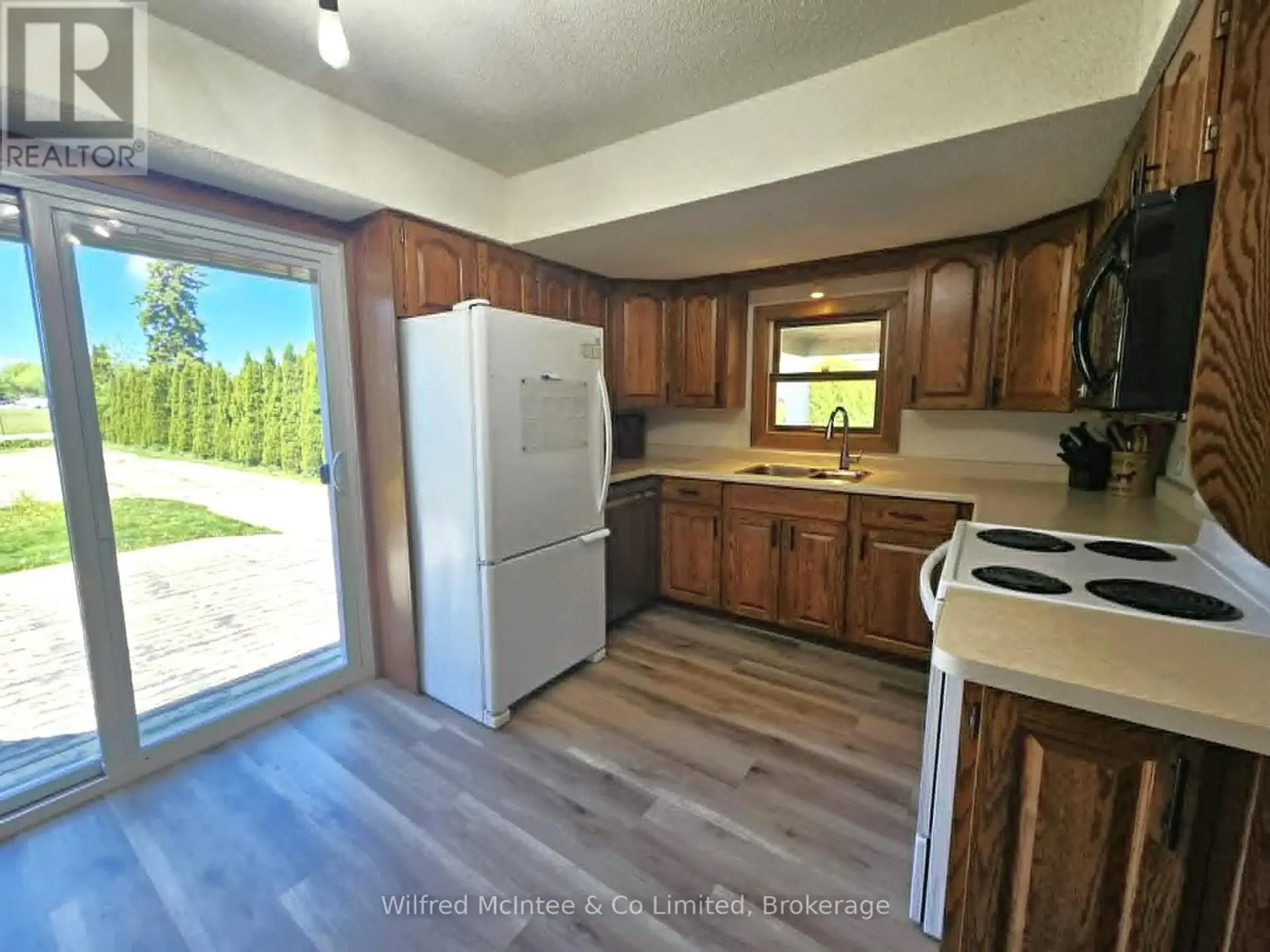 958 6TH AVENUE W - Image 8