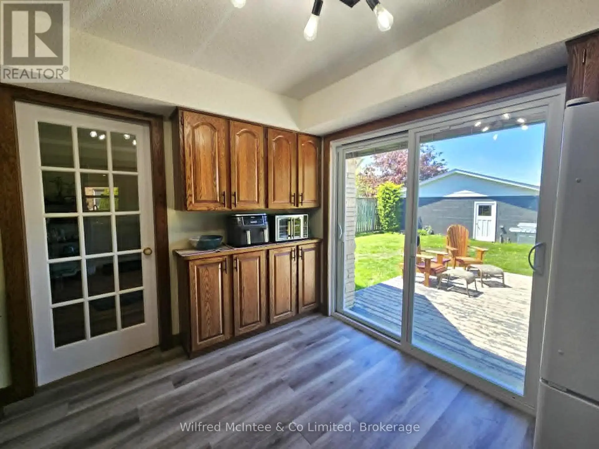 958 6TH AVENUE W - Image 9