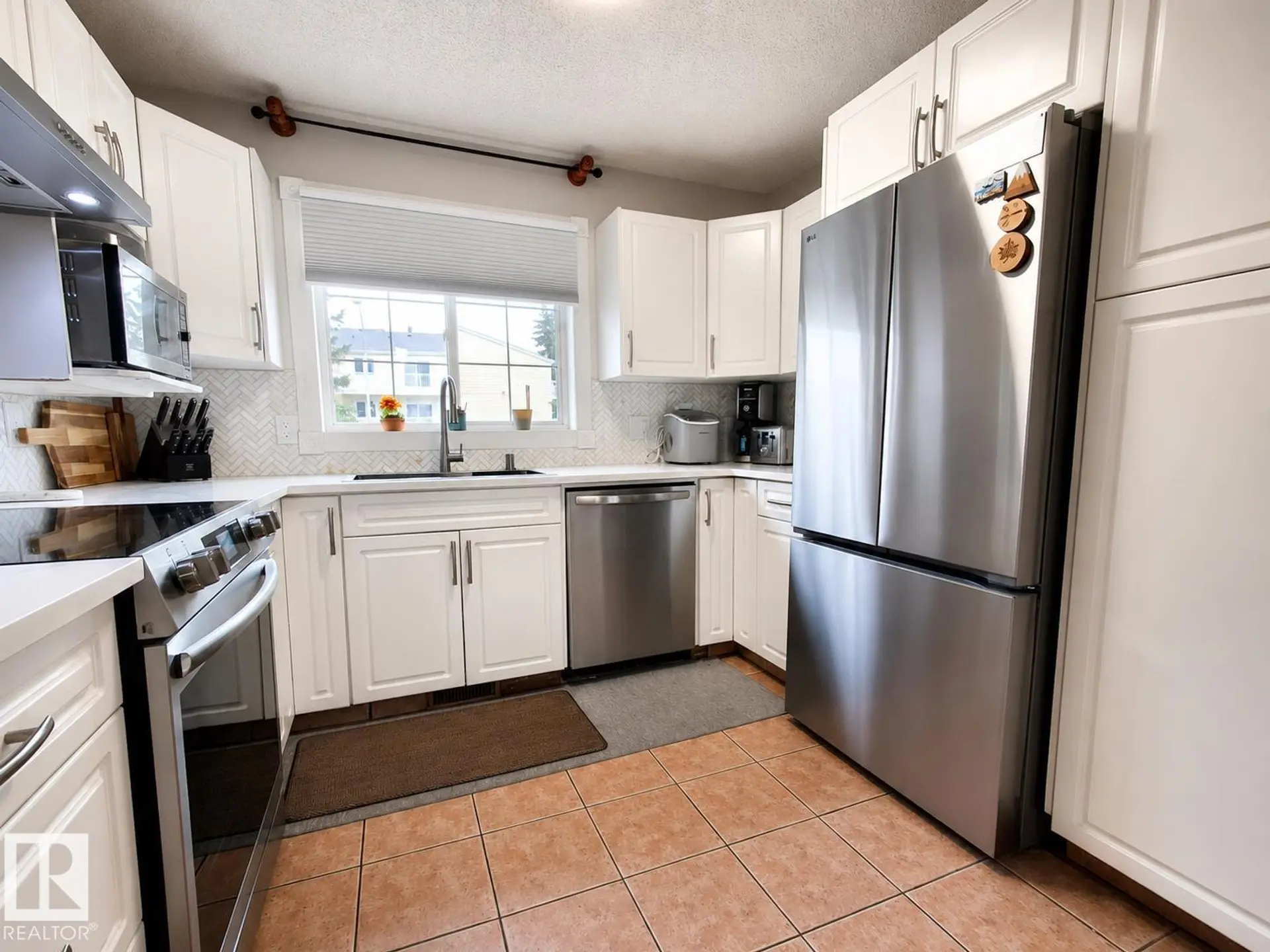 6514 19 AV NW - Image 5