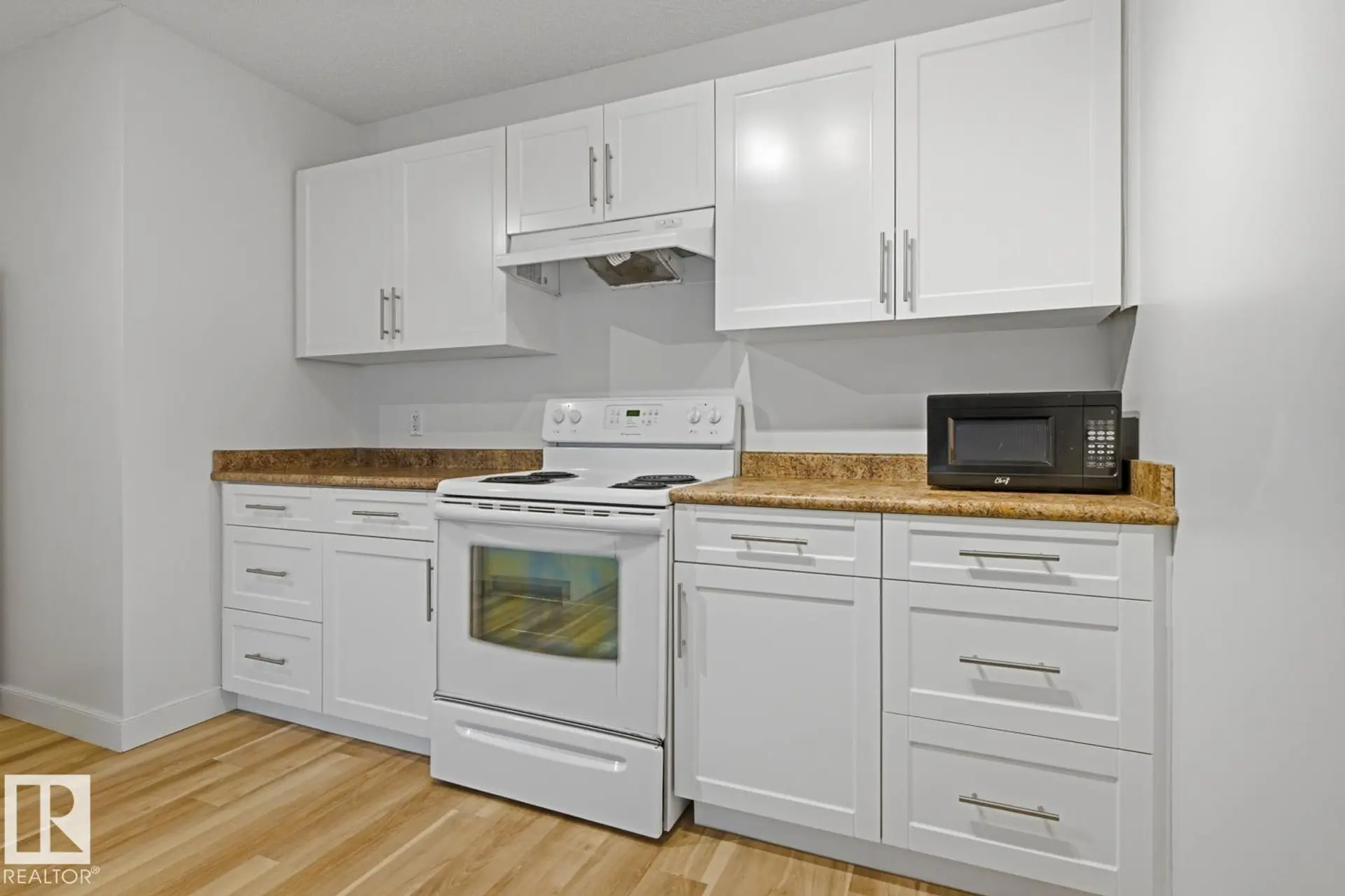 #703 9710 105 ST NW - Image 2