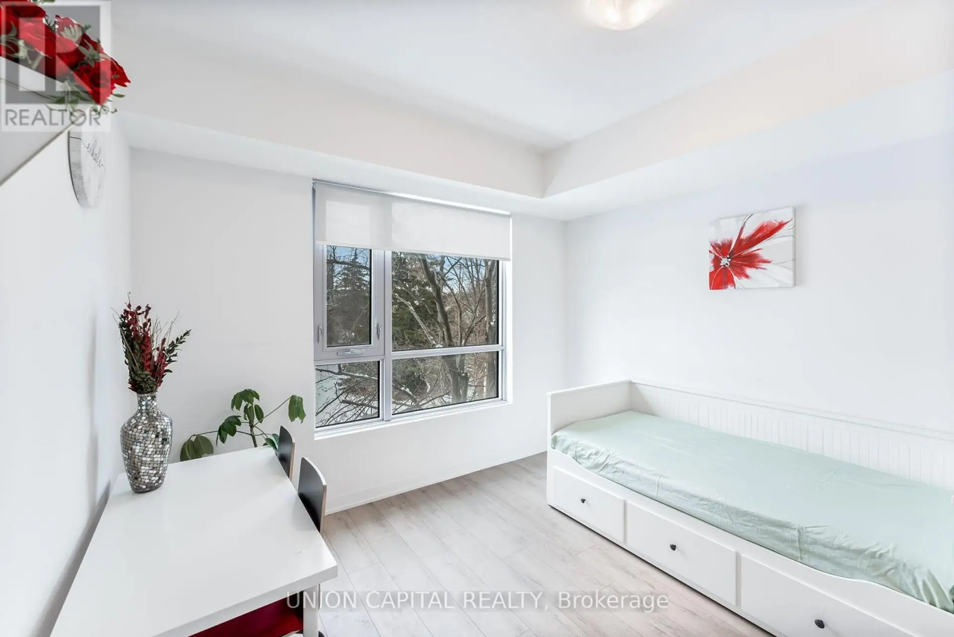 #201 1800 SIMCOE STREET - Image 6