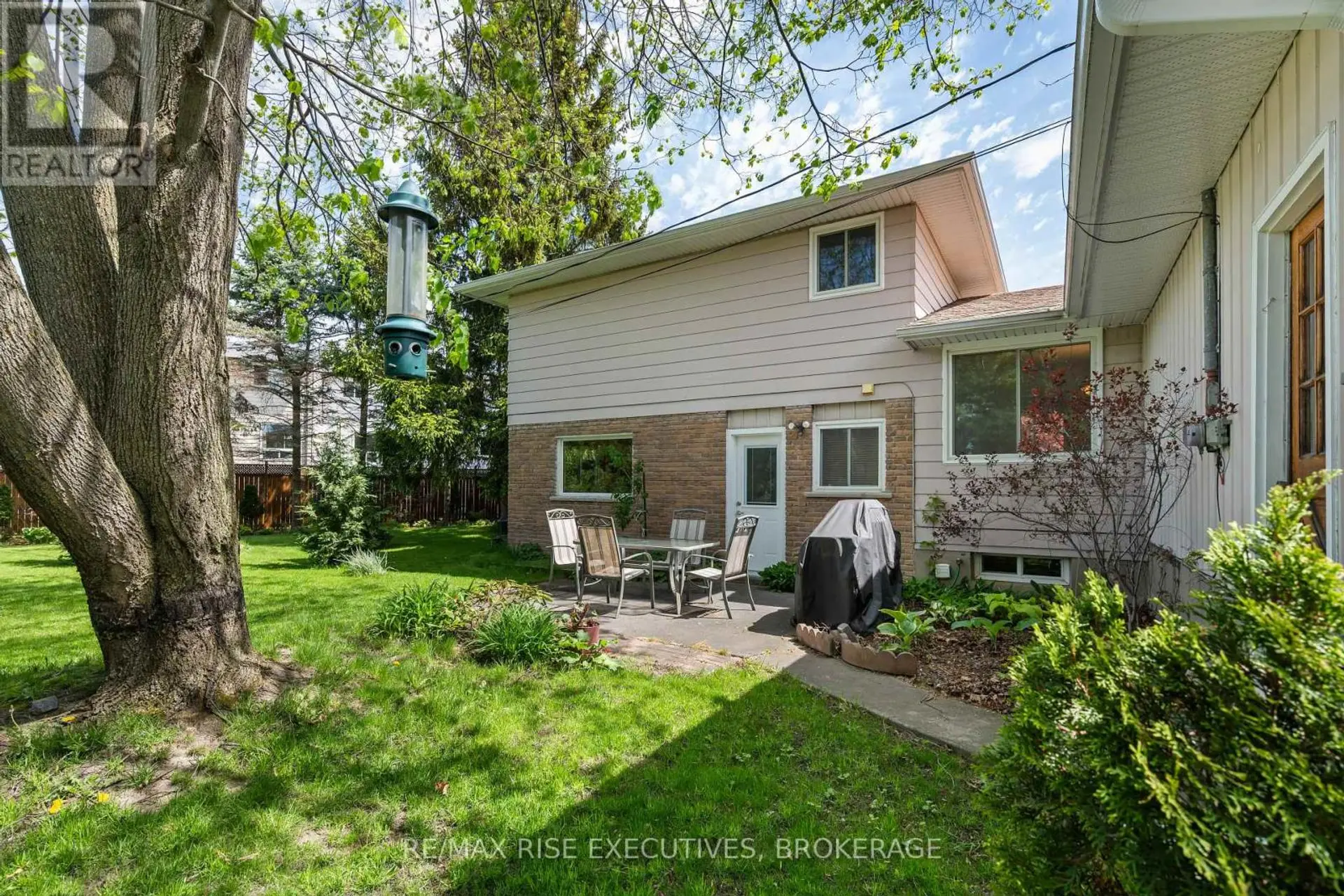 707 LAIDLAW CRESCENT - Image 3