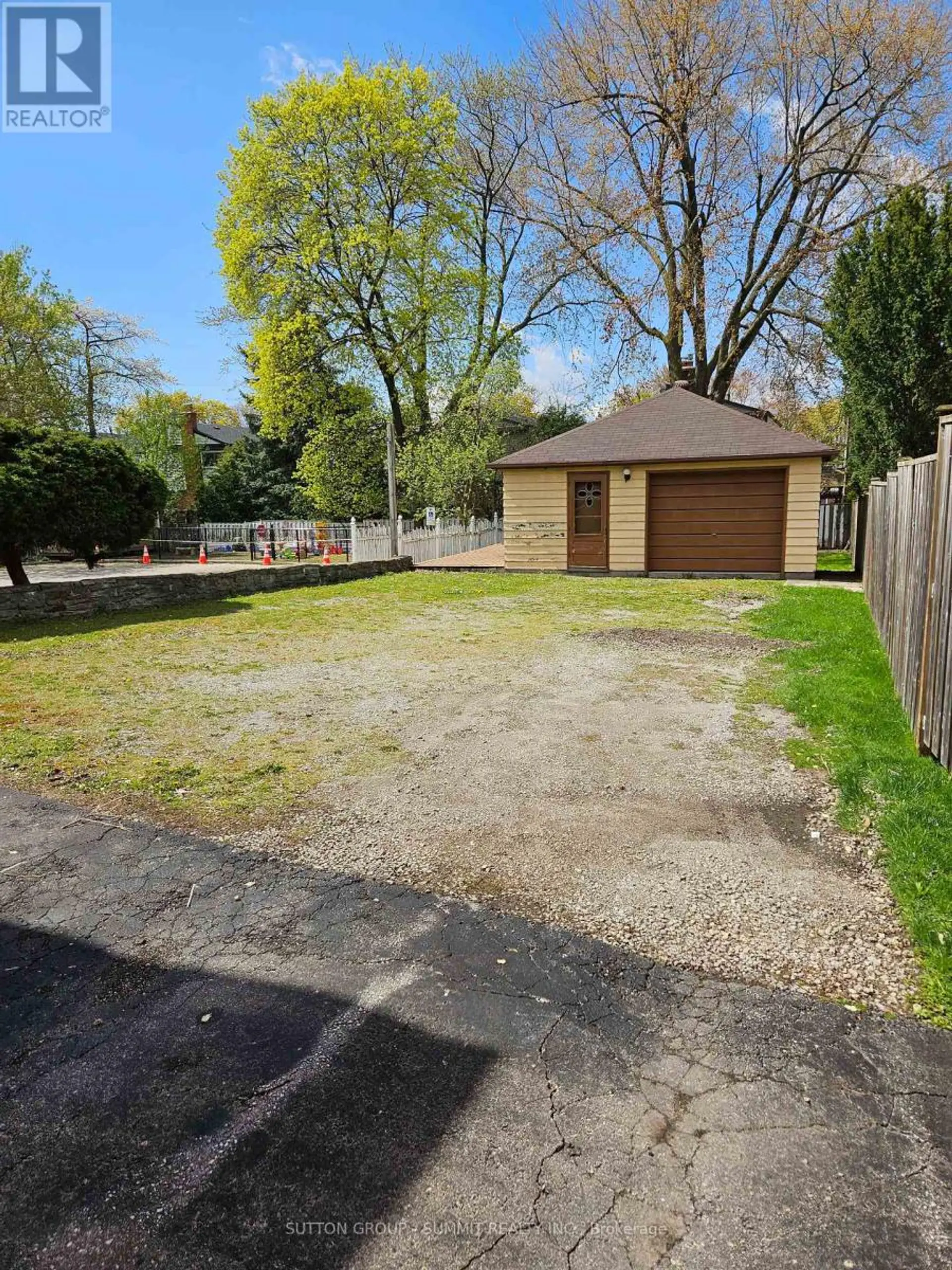 318 QUEEN STREET S - Image 6