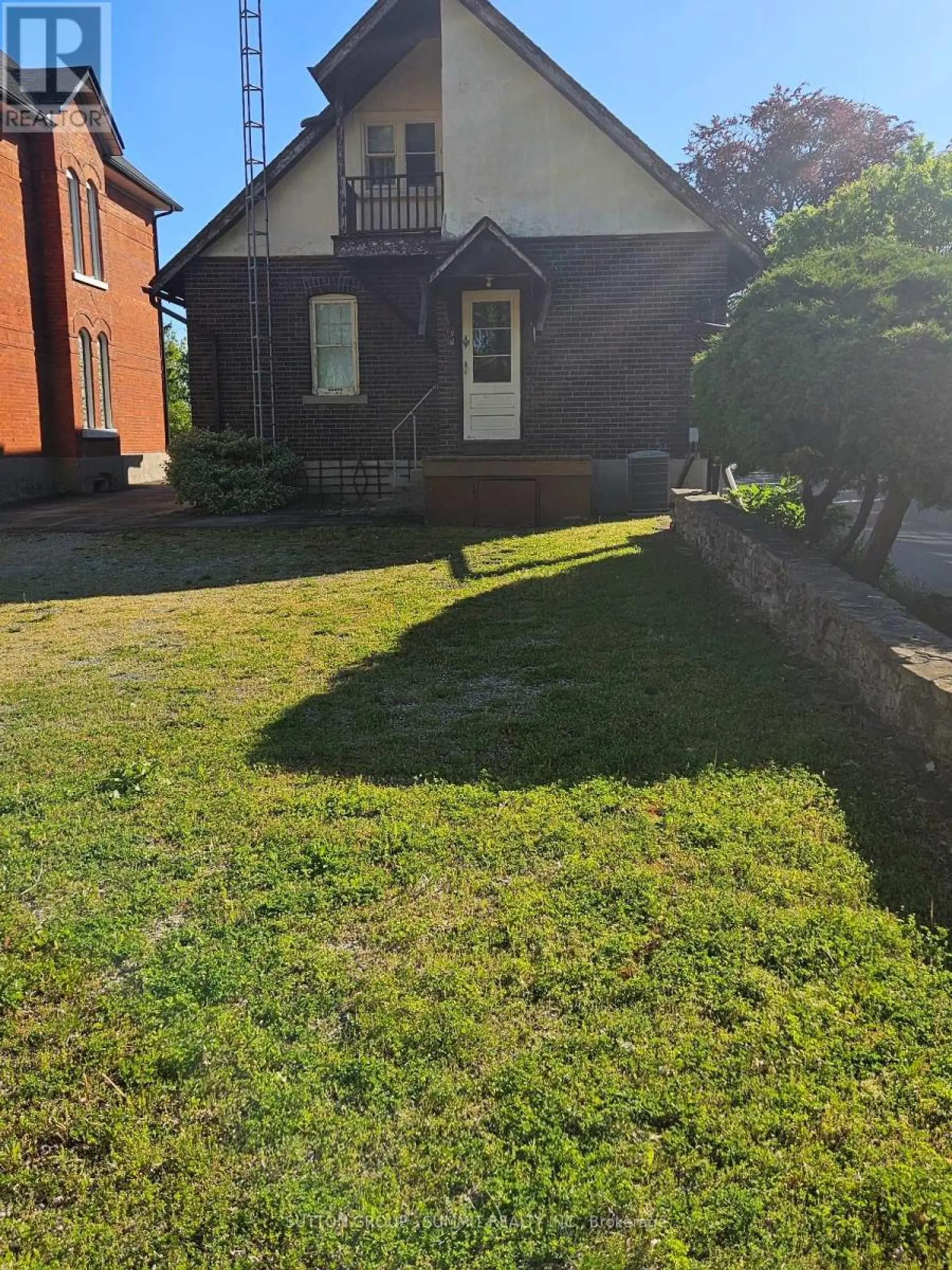 318 QUEEN STREET S - Image 9