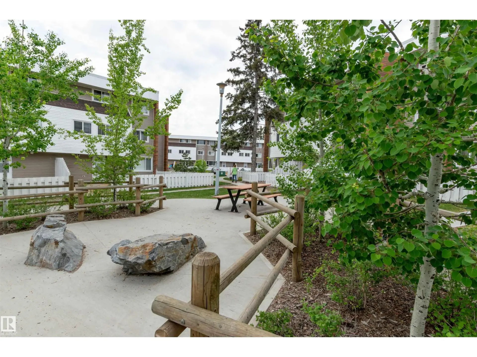 #408 2908 116A AV NW - Image 7