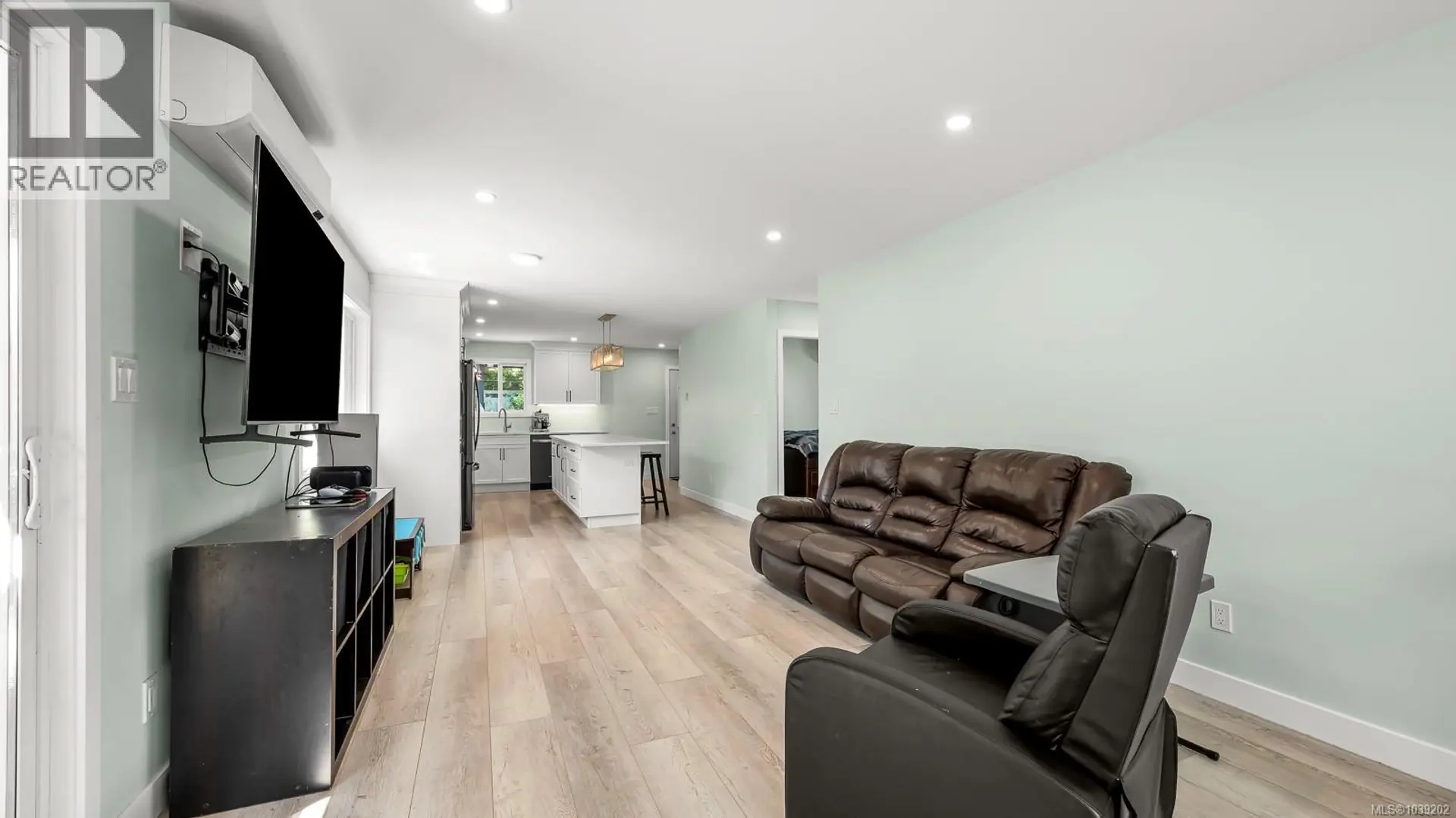 2772 Ulverston Ave - Image 4