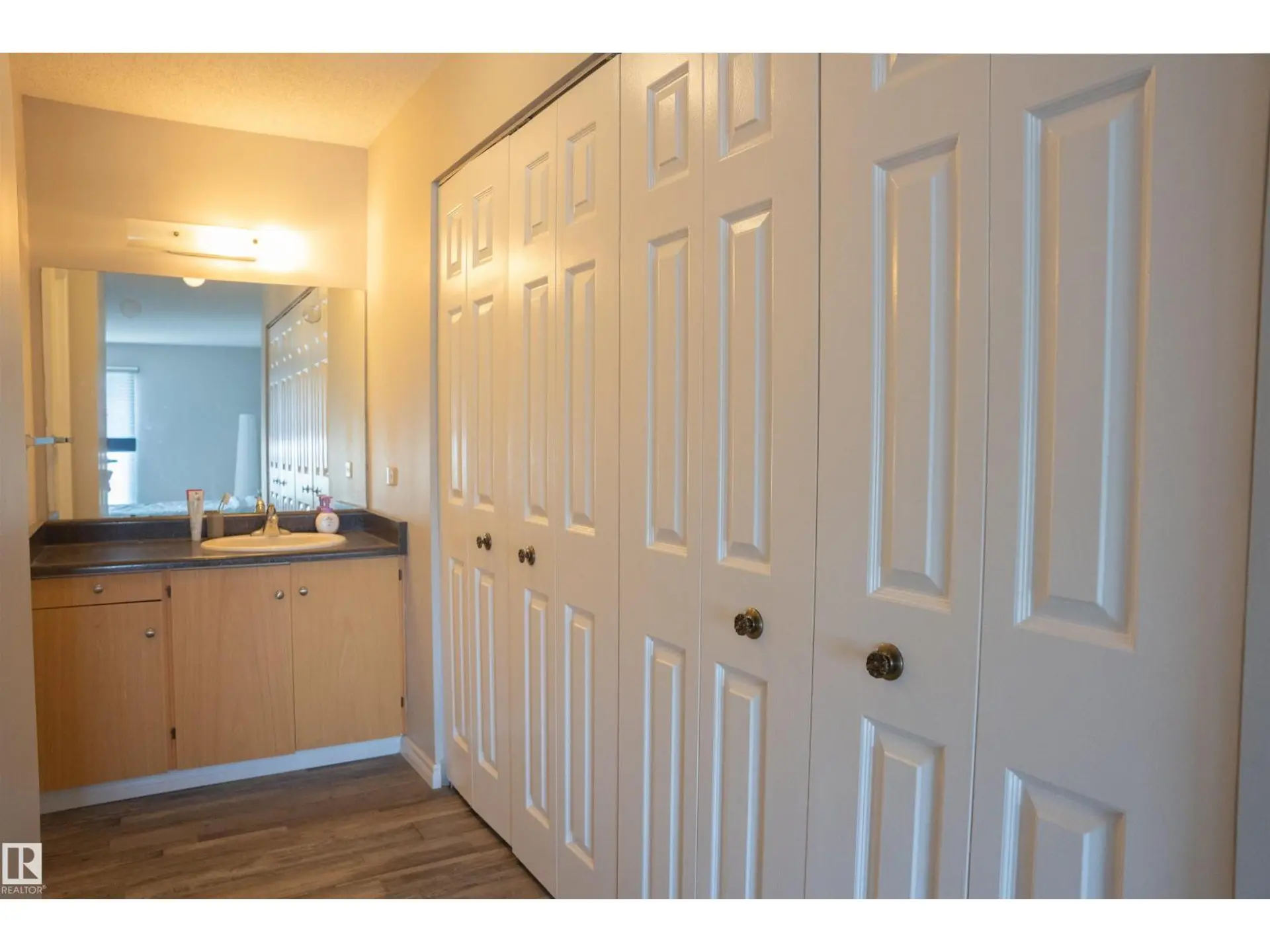 #1703 11027 87 AV N NW - Image 13