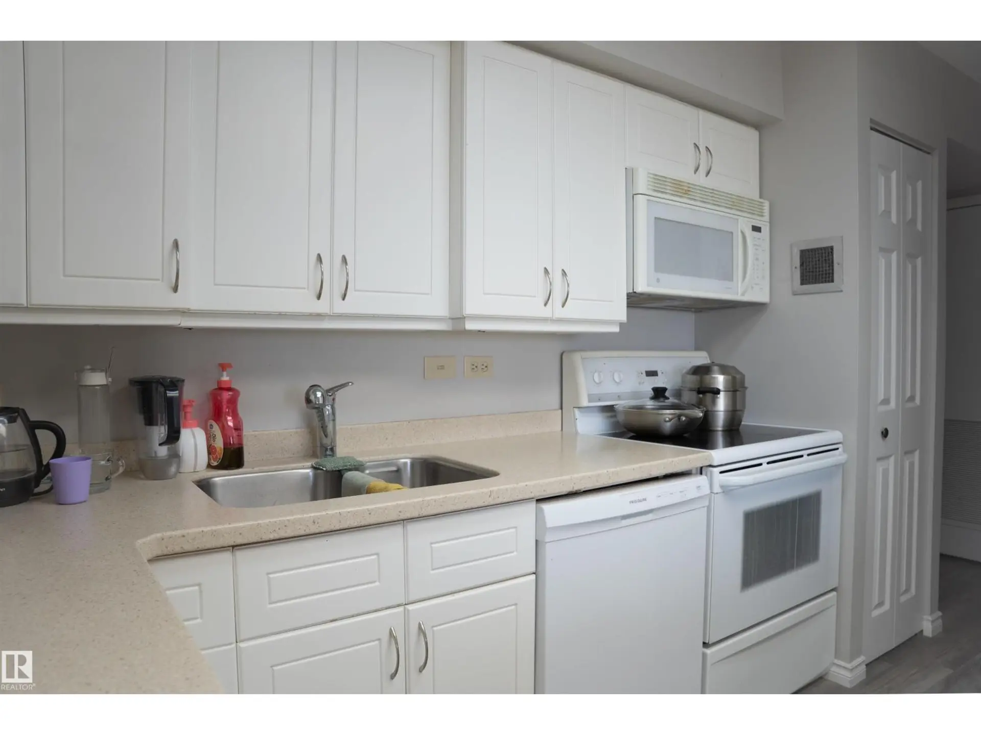 #1703 11027 87 AV N NW - Image 6