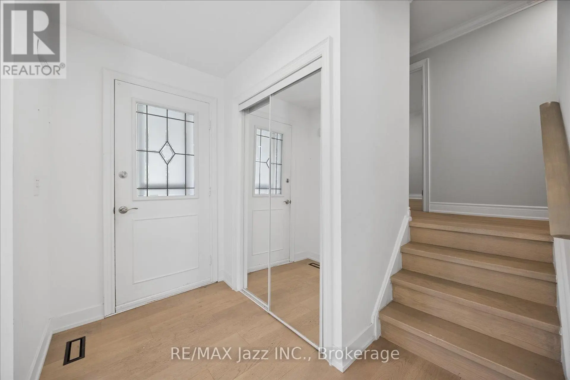 243 ACADIA DRIVE - Image 2