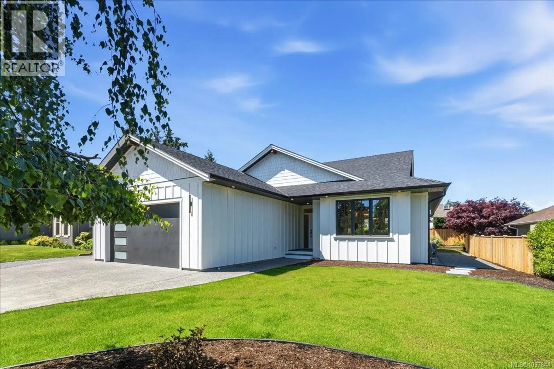Property at 846 Woodside Cres, Qualicum Beach, BC